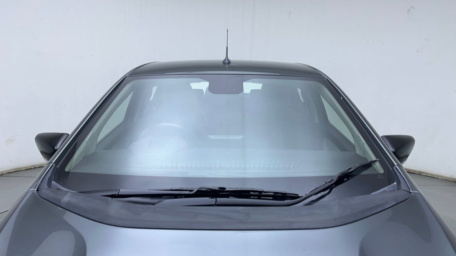 Used 2023 Tata Altroz XZ Petrol Petrol Manual exterior FRONT WINDSHIELD VIEW