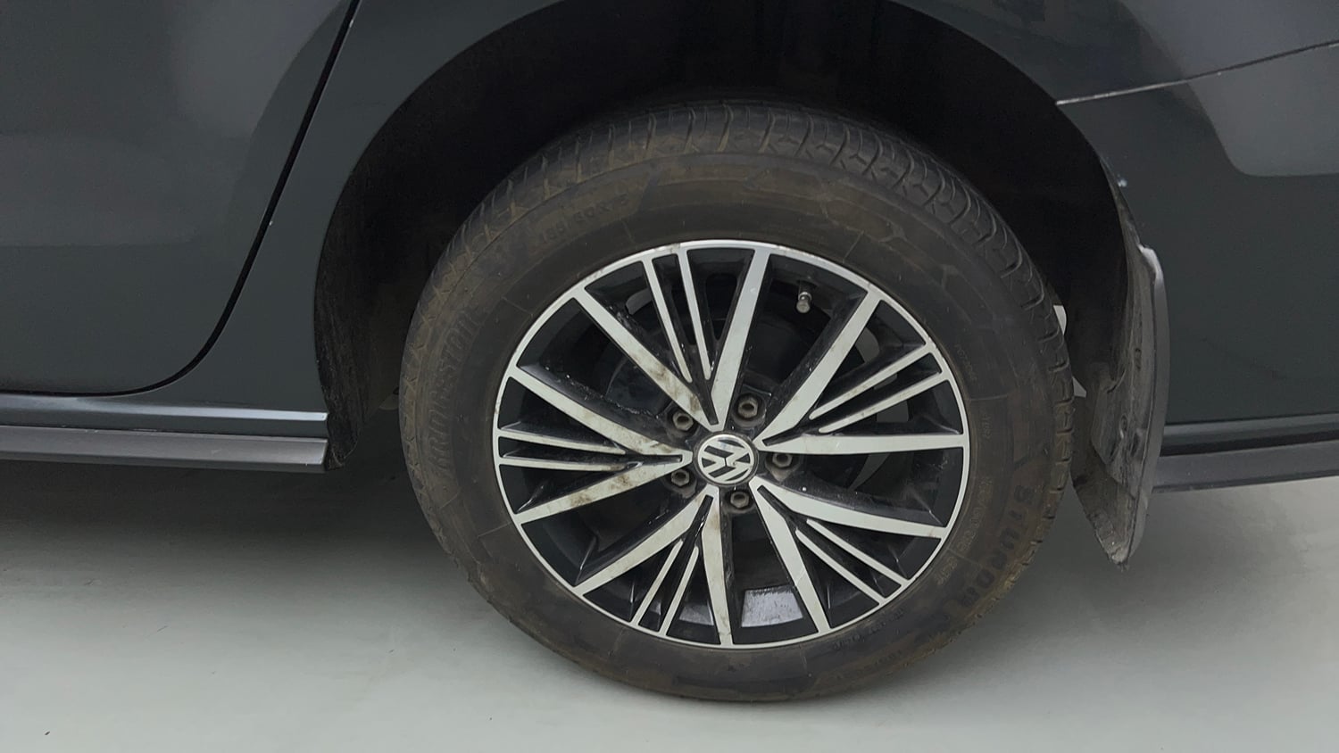 Used 2021 Volkswagen Vento Highline 1.0L TSI Automatic Petrol Automatic tyres LEFT REAR TYRE RIM VIEW