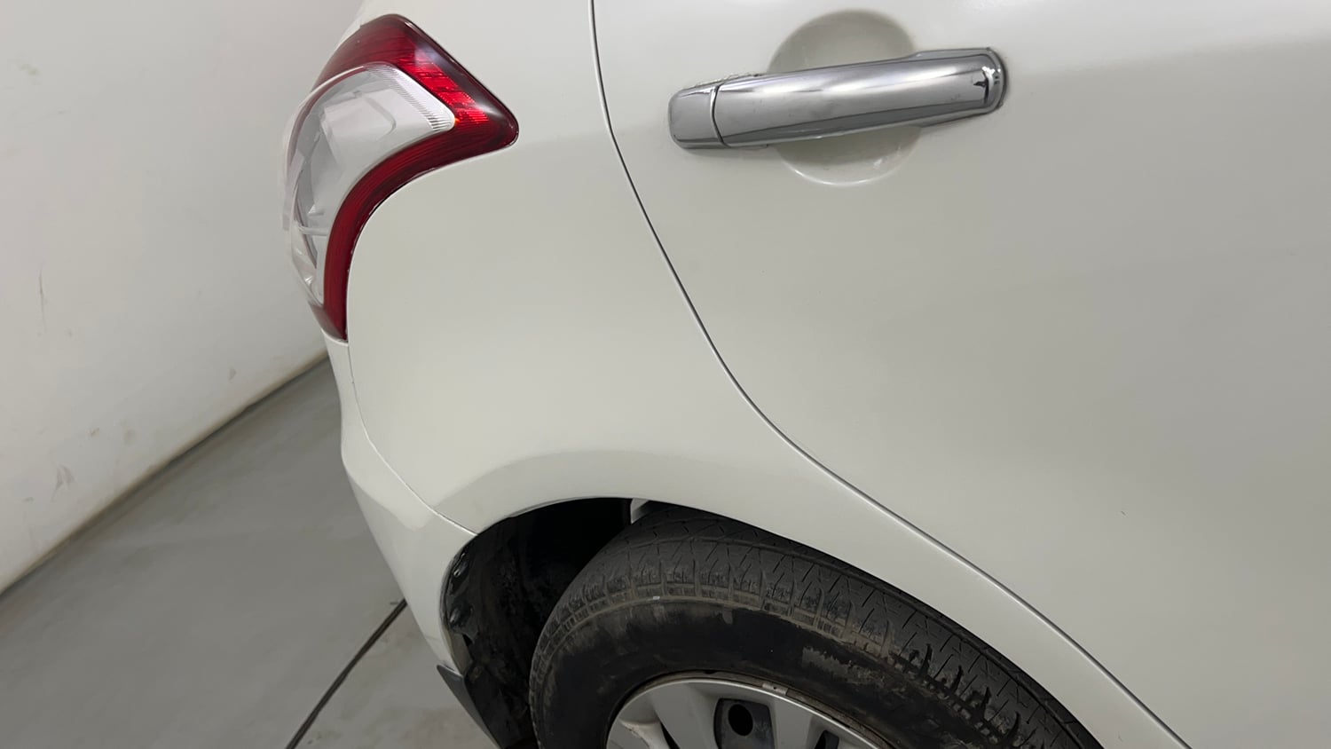 Used 2017 Maruti Suzuki Swift VXi Petrol Manual dents MINOR SCRATCH