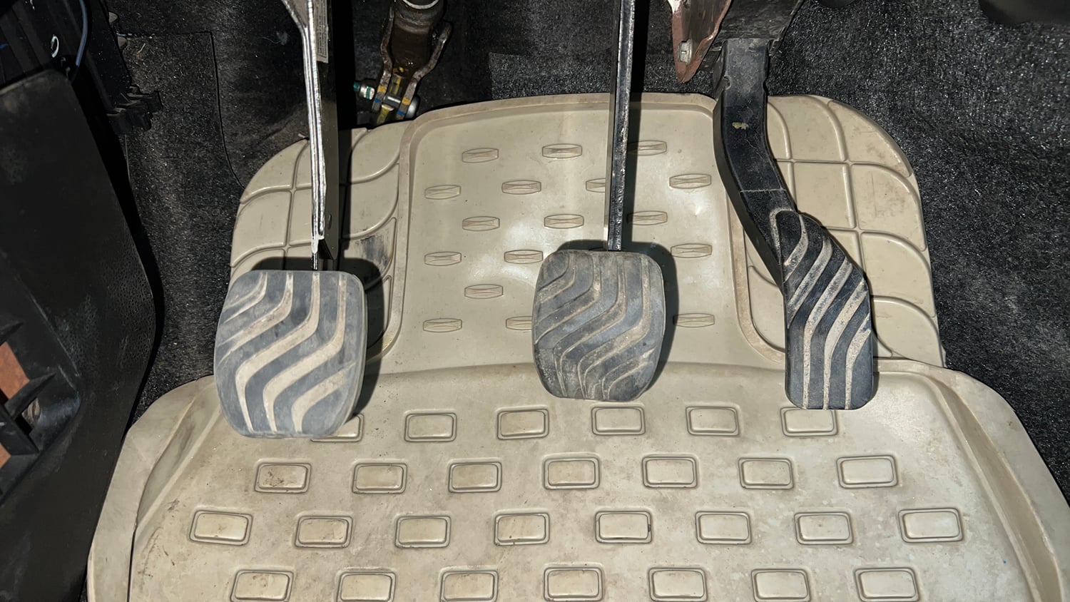 Used 2020 Renault Kwid RXT Opt Petrol Manual interior PEDALS VIEW