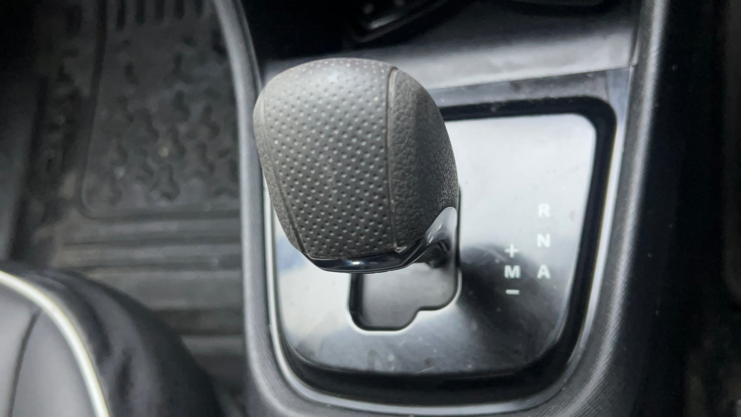 Used 2023 Tata Punch Accomplished Dazzle Pack AMT Petrol Automatic interior GEAR  KNOB VIEW