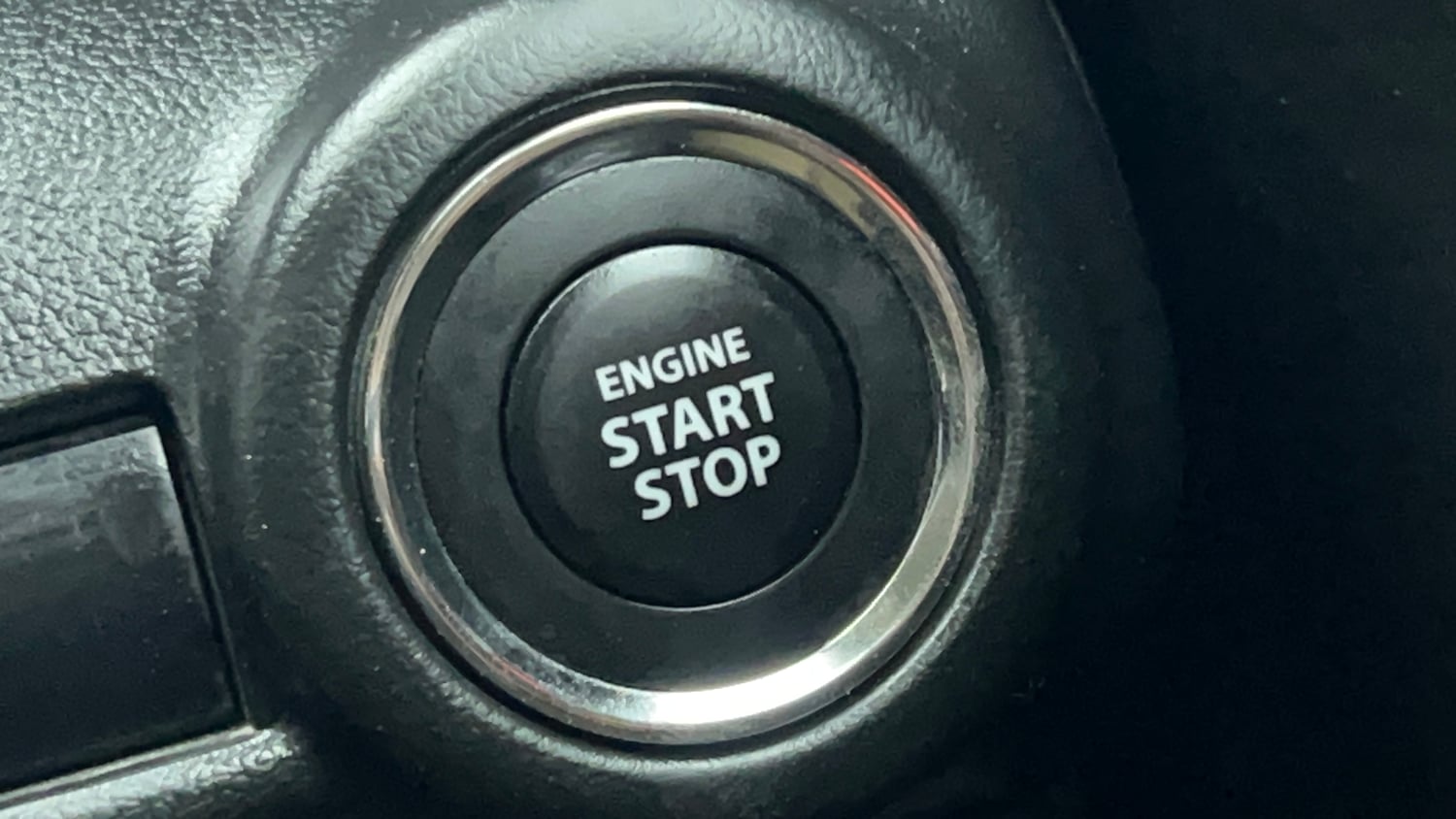Used 2024 Maruti Suzuki Swift VXi (O) AMT Petrol Automatic top_features Keyless start
