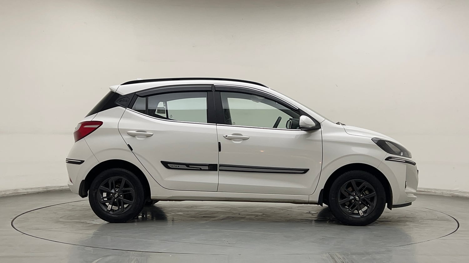 Used 2022 Hyundai Grand i10 Nios Sportz 1.2 Kappa VTVT Petrol Manual exterior RIGHT SIDE VIEW