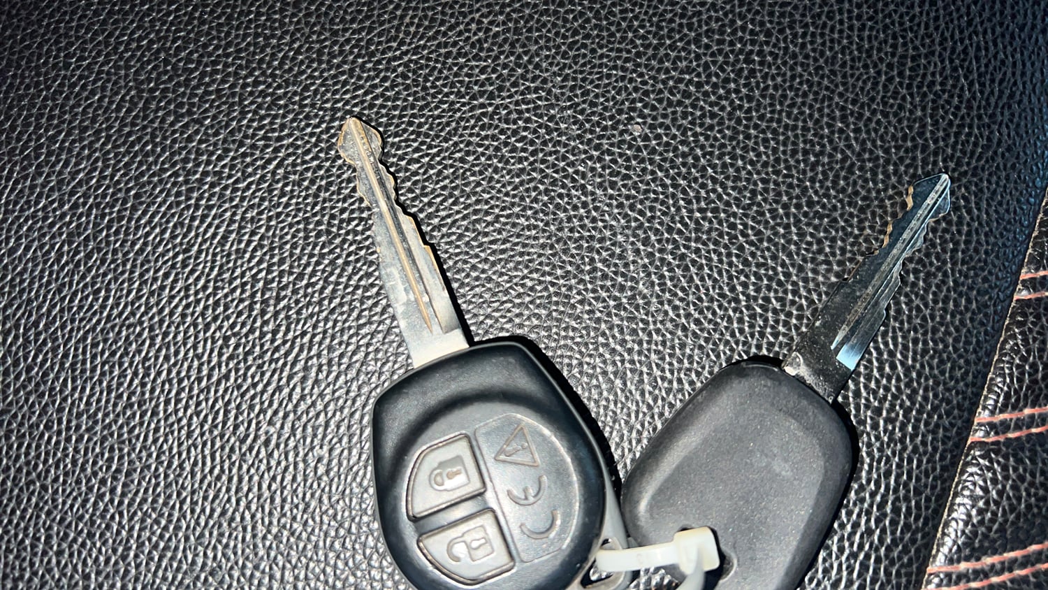 Used 2022 Maruti Suzuki Swift VXi Petrol Manual extra CAR KEY VIEW
