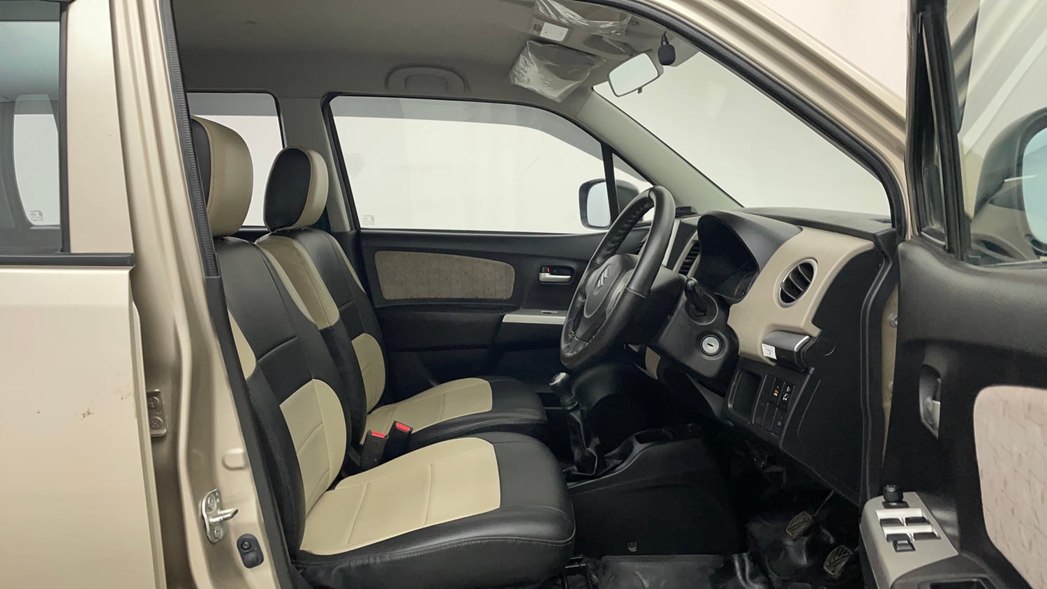 Used 2016 Maruti Suzuki Wagon R VXI Petrol Manual interior RIGHT SIDE FRONT DOOR CABIN VIEW