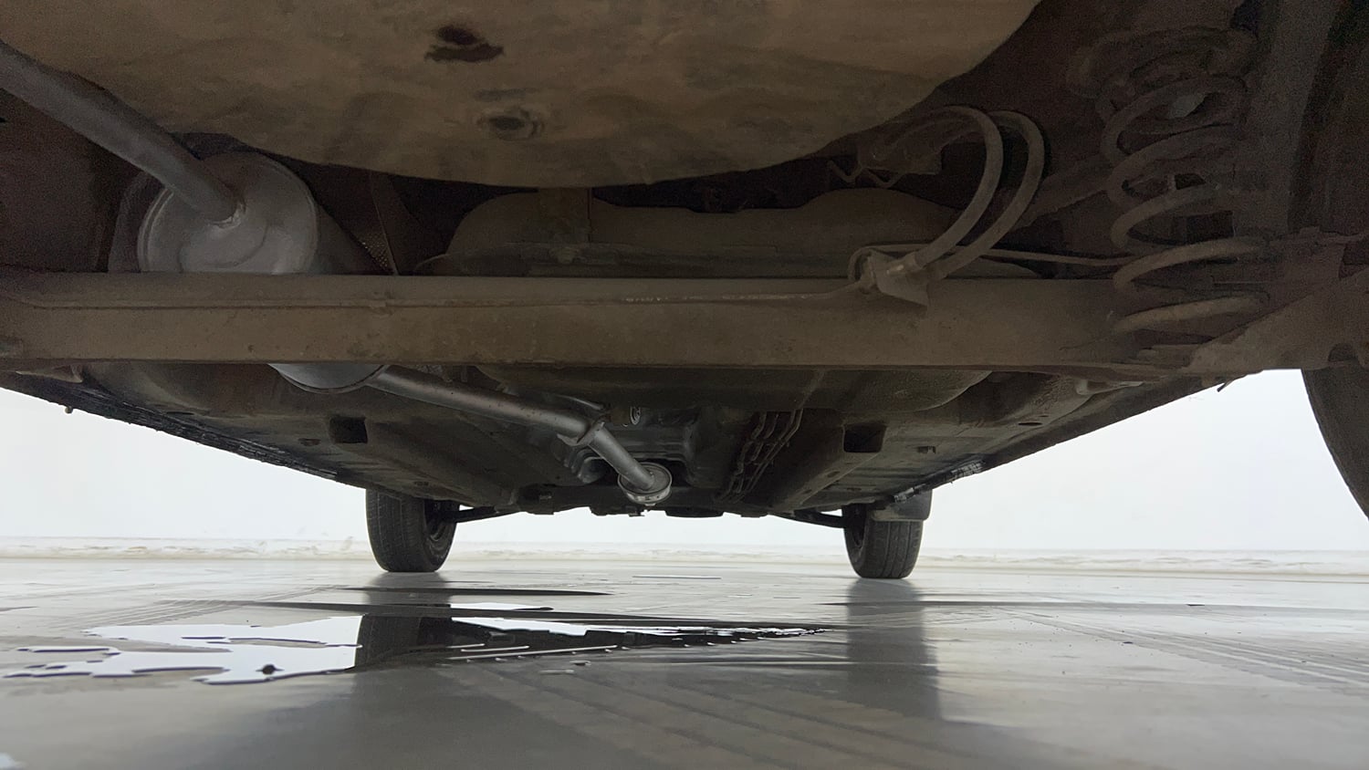Used 2017 Renault Kwid 1.0 RXT AMT Petrol Automatic extra REAR UNDERBODY VIEW (TAKEN FROM REAR)