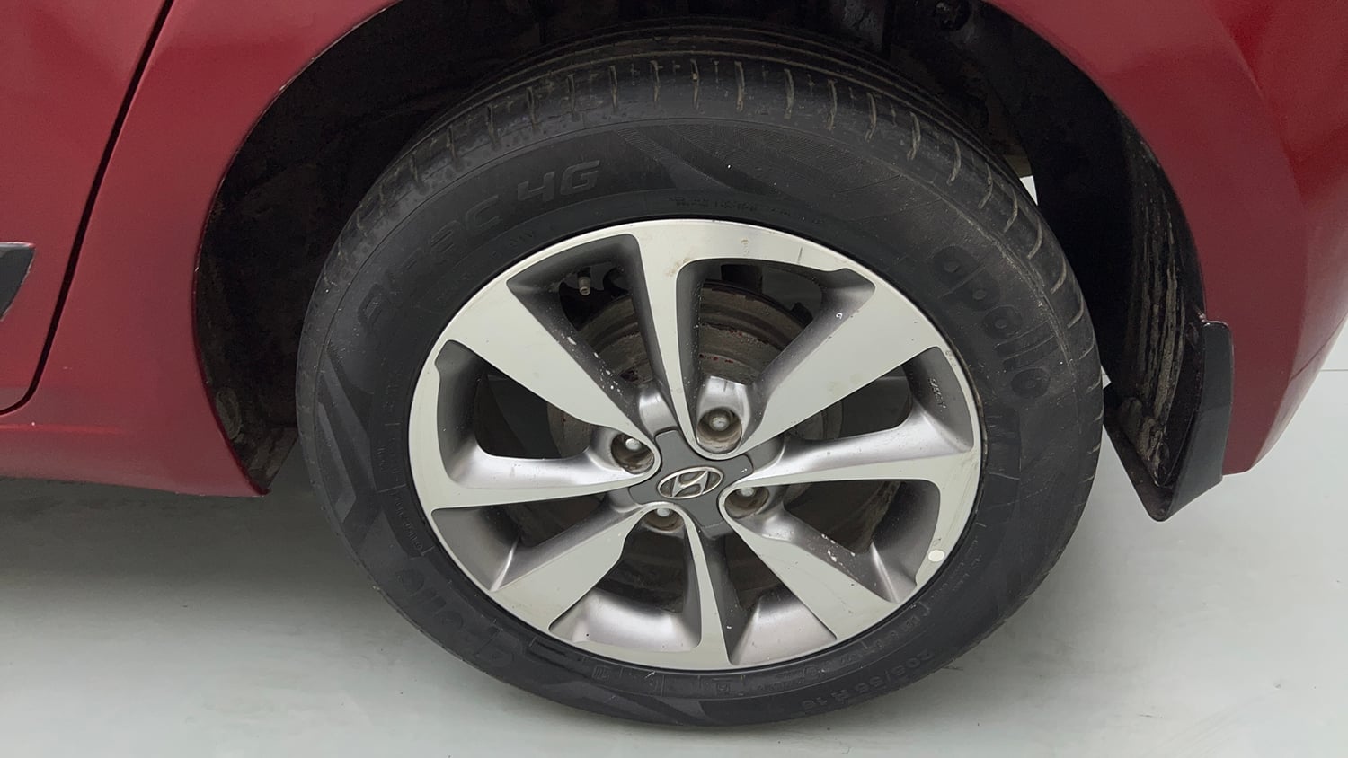 Used 2015 Hyundai Elite i20 Asta 1.2 Petrol Manual tyres LEFT REAR TYRE RIM VIEW