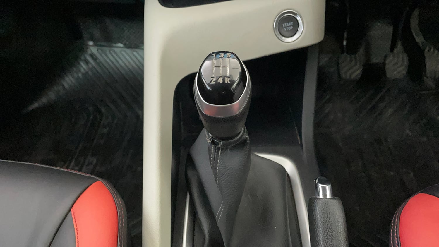 Used 2022 Nissan Magnite XV Turbo Petrol Manual interior GEAR  KNOB VIEW