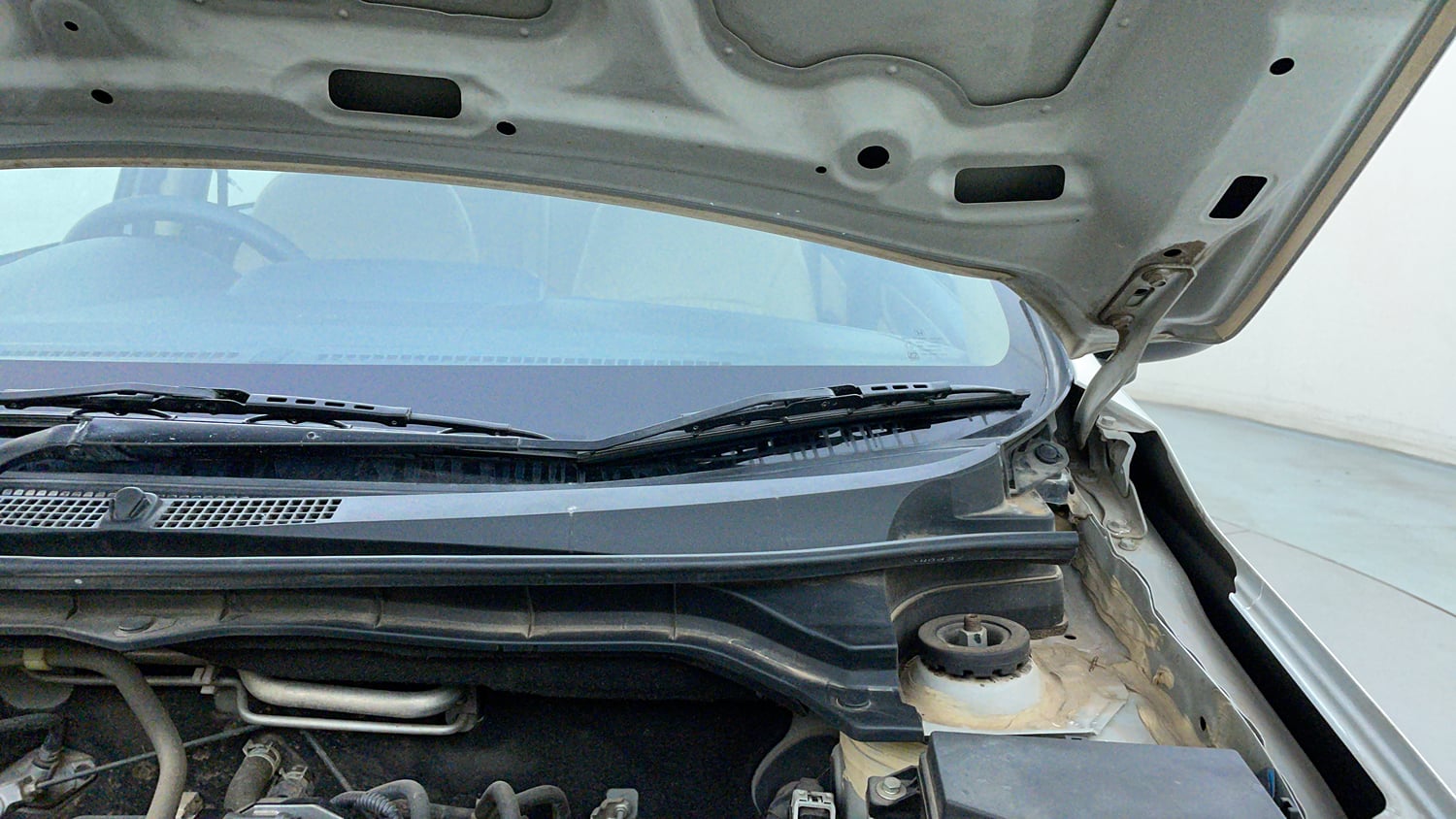 Used 2022 Honda Amaze VX MT 1.2 Petrol Petrol Manual engine ENGINE LEFT SIDE HINGE & APRON VIEW