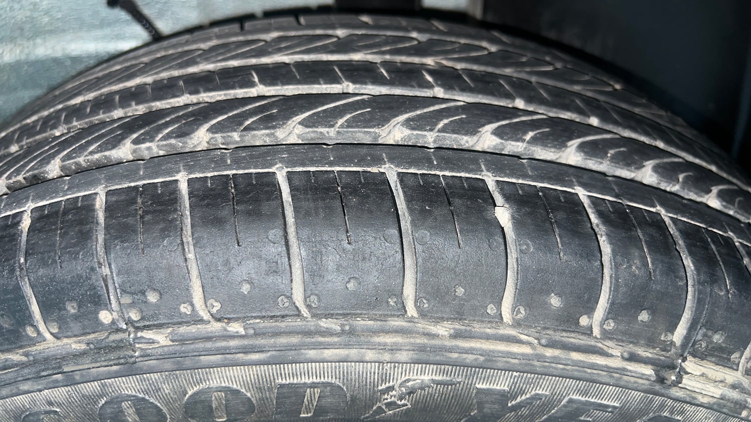 Used 2023 Tata Punch Accomplished Dazzle Pack AMT Petrol Automatic tyres LEFT REAR TYRE TREAD VIEW