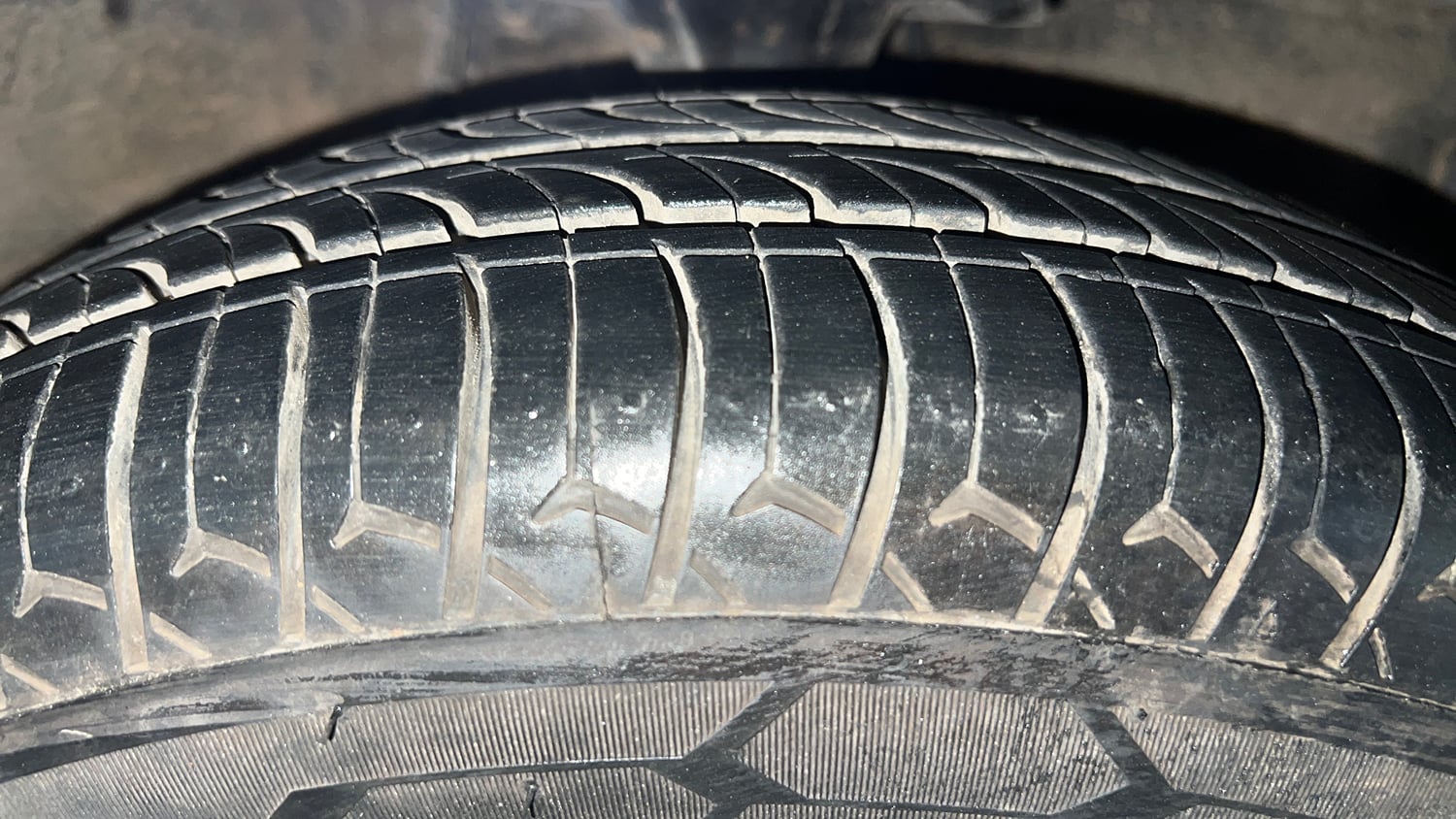 Used 2014 Hyundai i10 Magna 1.1 iRDE2 Petrol Manual tyres RIGHT FRONT TYRE TREAD VIEW