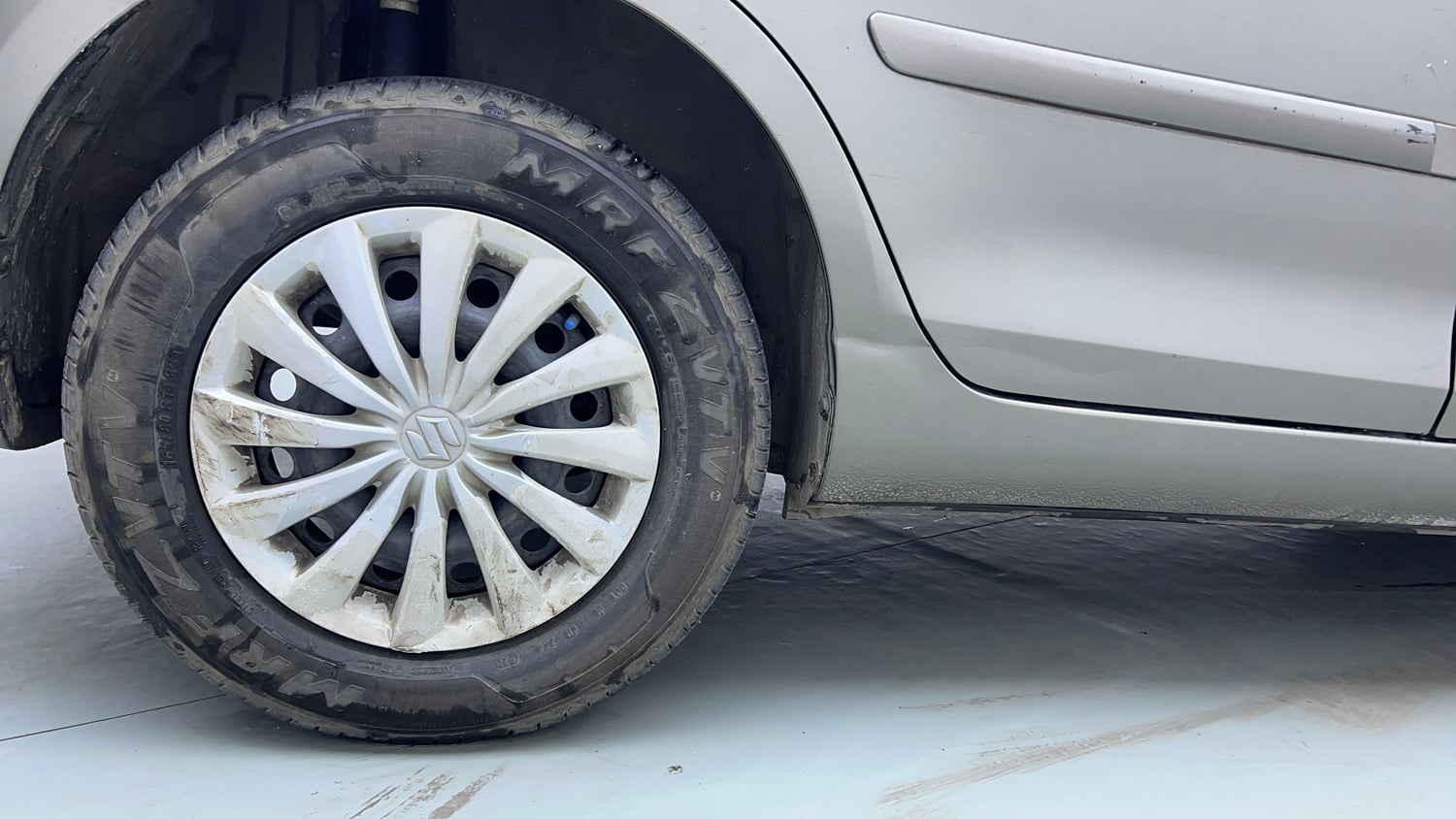 Used 2015 Maruti Suzuki Swift Dzire VXI Petrol Manual tyres RIGHT REAR TYRE RIM VIEW