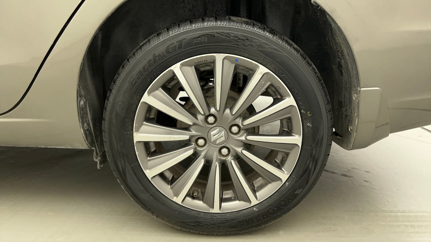 Used 2020 Maruti Suzuki Ciaz Alpha 1.5 AT Petrol Automatic tyres LEFT REAR TYRE RIM VIEW