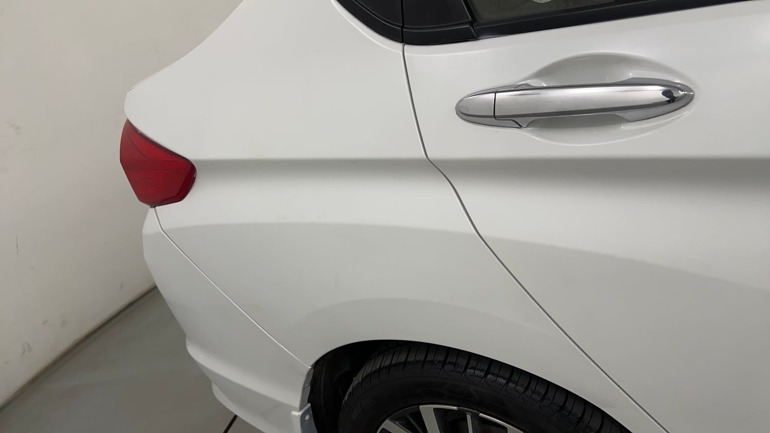 Used 2018 Honda City VX CVT Petrol Petrol Automatic dents MINOR SCRATCH