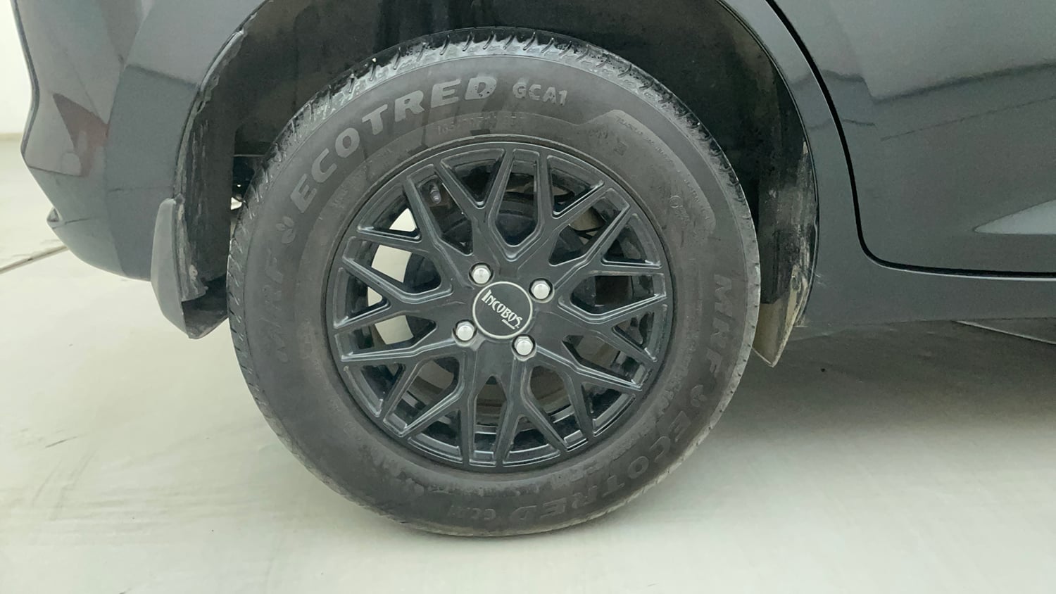 Used 2026 Maruti Suzuki Swift VXi (O) AMT Petrol Automatic tyres RIGHT REAR TYRE RIM VIEW