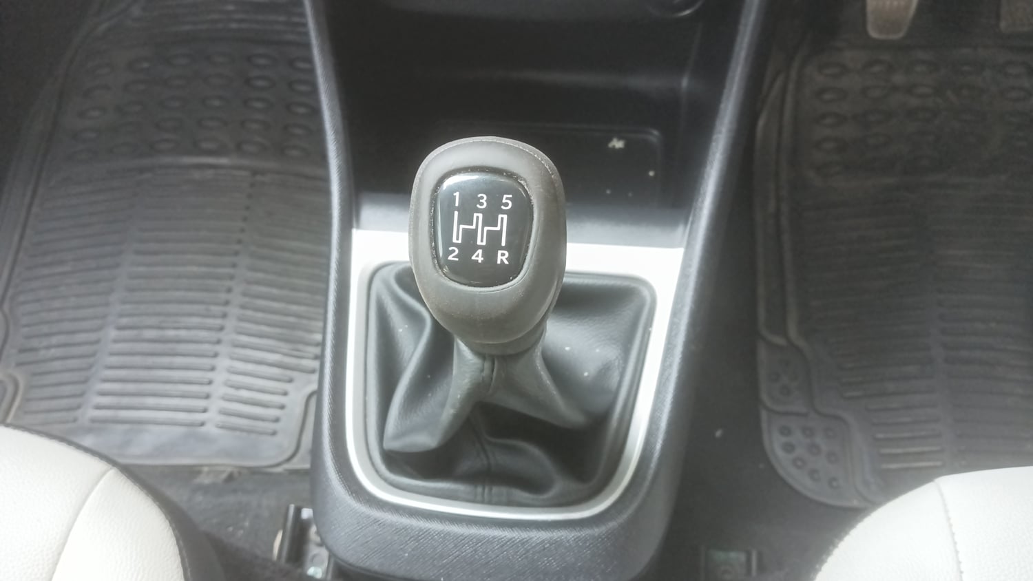 Used 2022 Tata Punch Accomplished MT Petrol Manual interior GEAR  KNOB VIEW