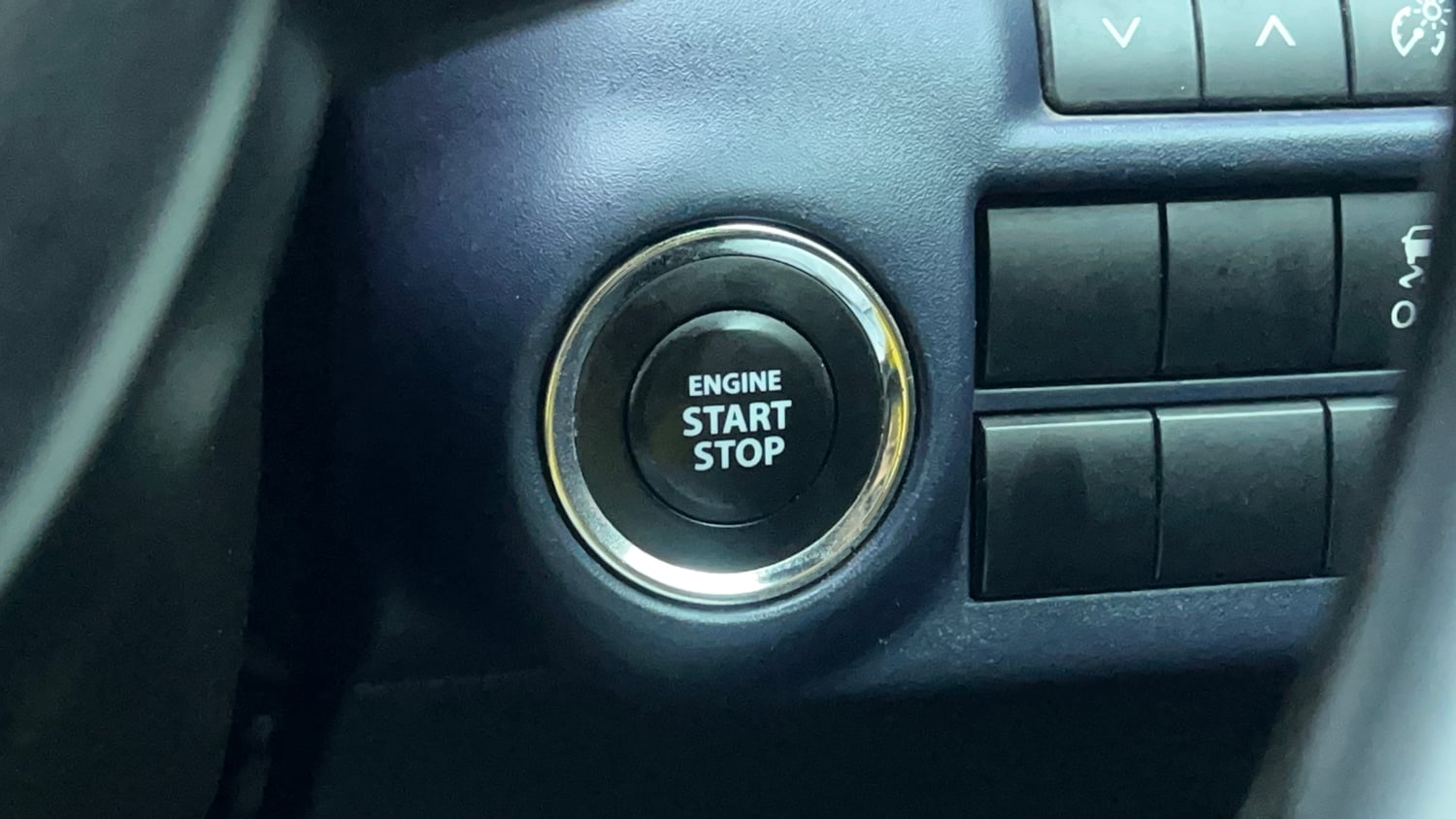 Used 2023 Maruti Suzuki Baleno Alpha AGS Petrol Automatic top_features Keyless start