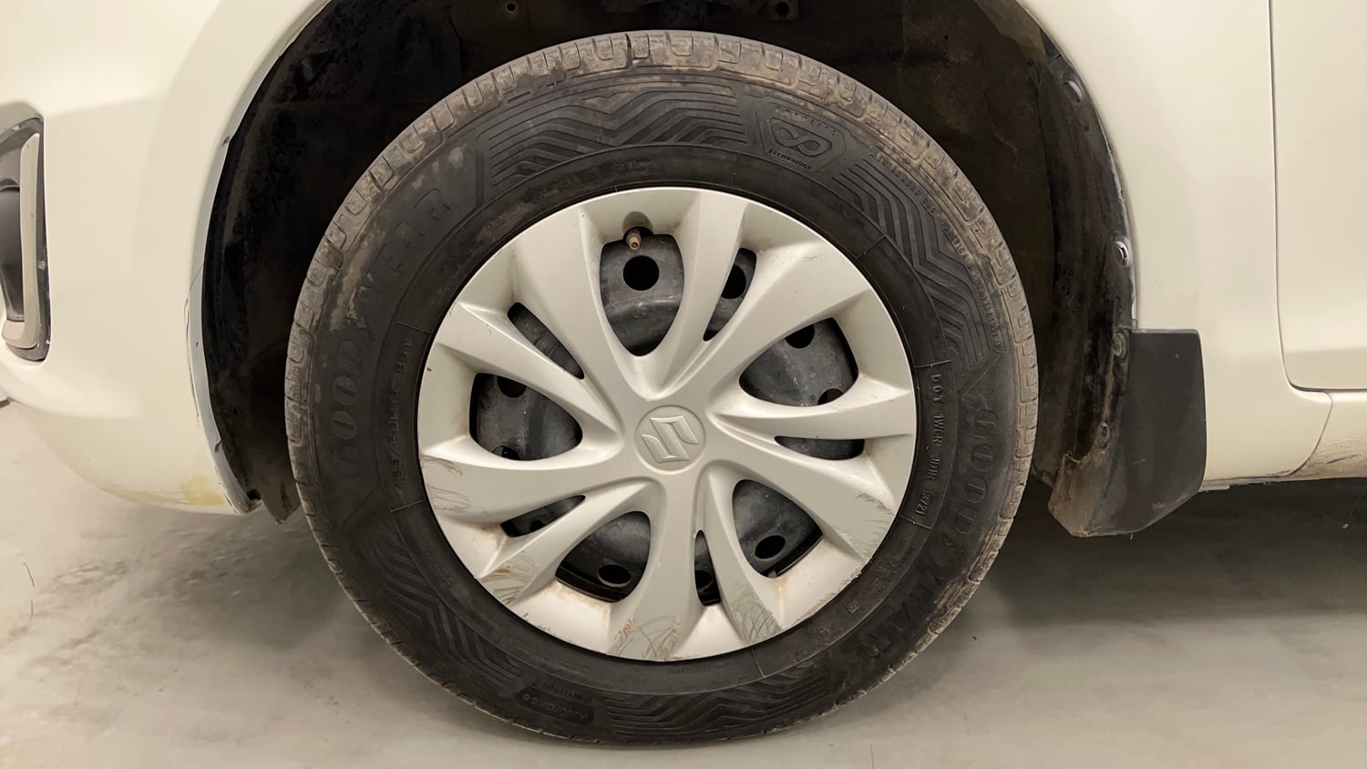 Used 2017 Maruti Suzuki Swift VXi Petrol Manual tyres LEFT FRONT TYRE RIM VIEW