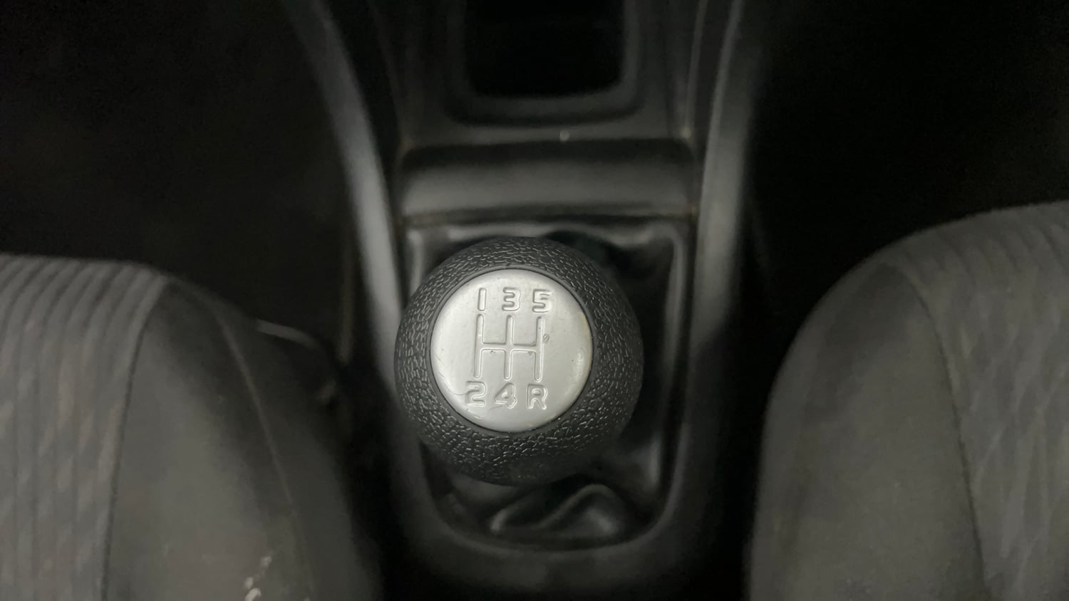 Used 2017 Maruti Suzuki Swift VXi Petrol Manual interior GEAR  KNOB VIEW