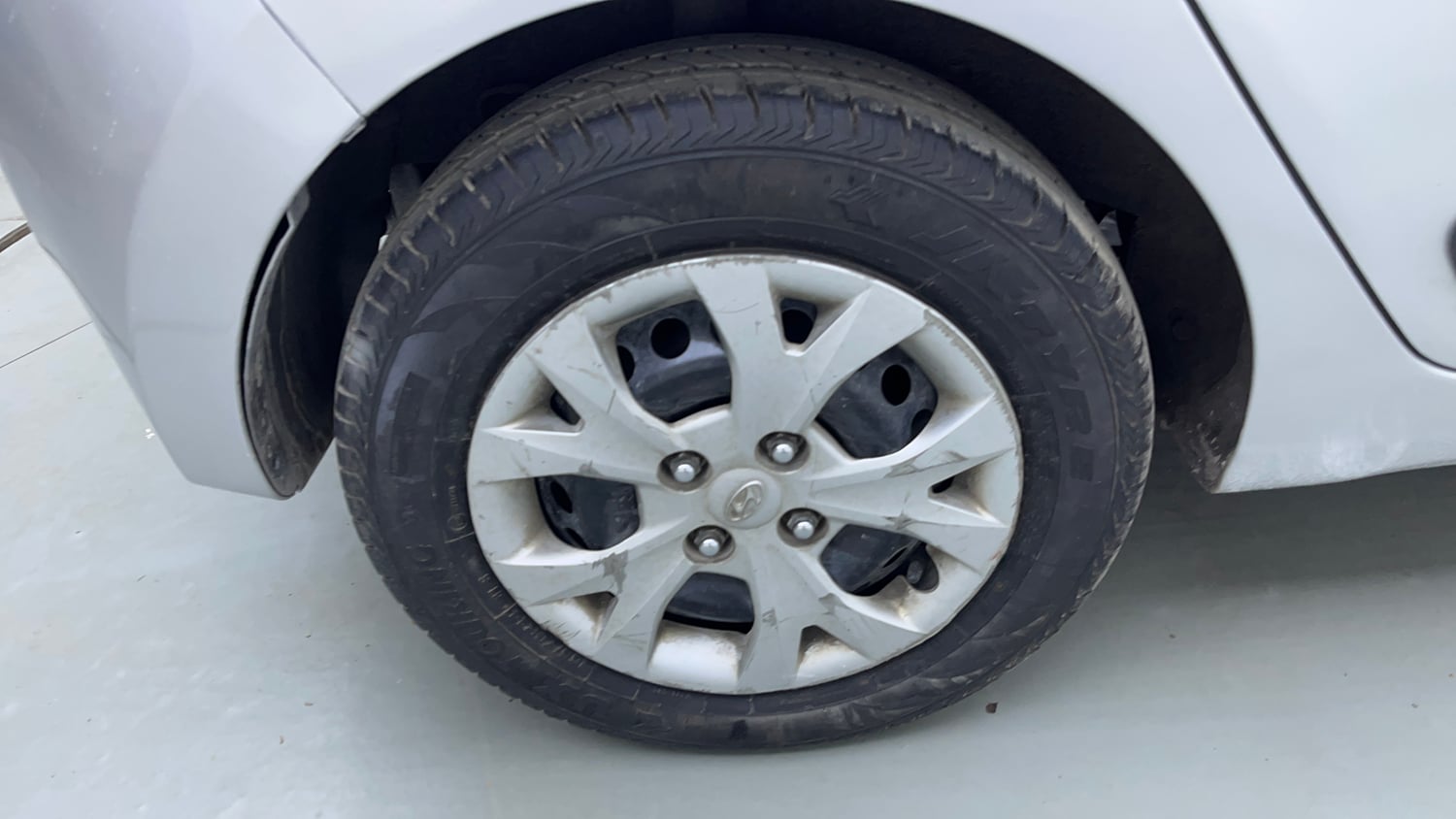 Used 2016 Hyundai Grand i10 Sportz 1.2 Kappa VTVT Petrol Manual tyres RIGHT REAR TYRE RIM VIEW