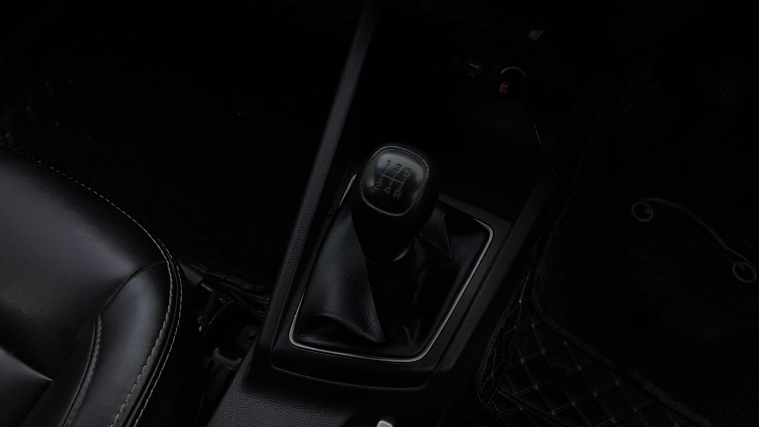 Used 2016 Hyundai Elite i20 Magna 1.2 Petrol Manual interior GEAR  KNOB VIEW
