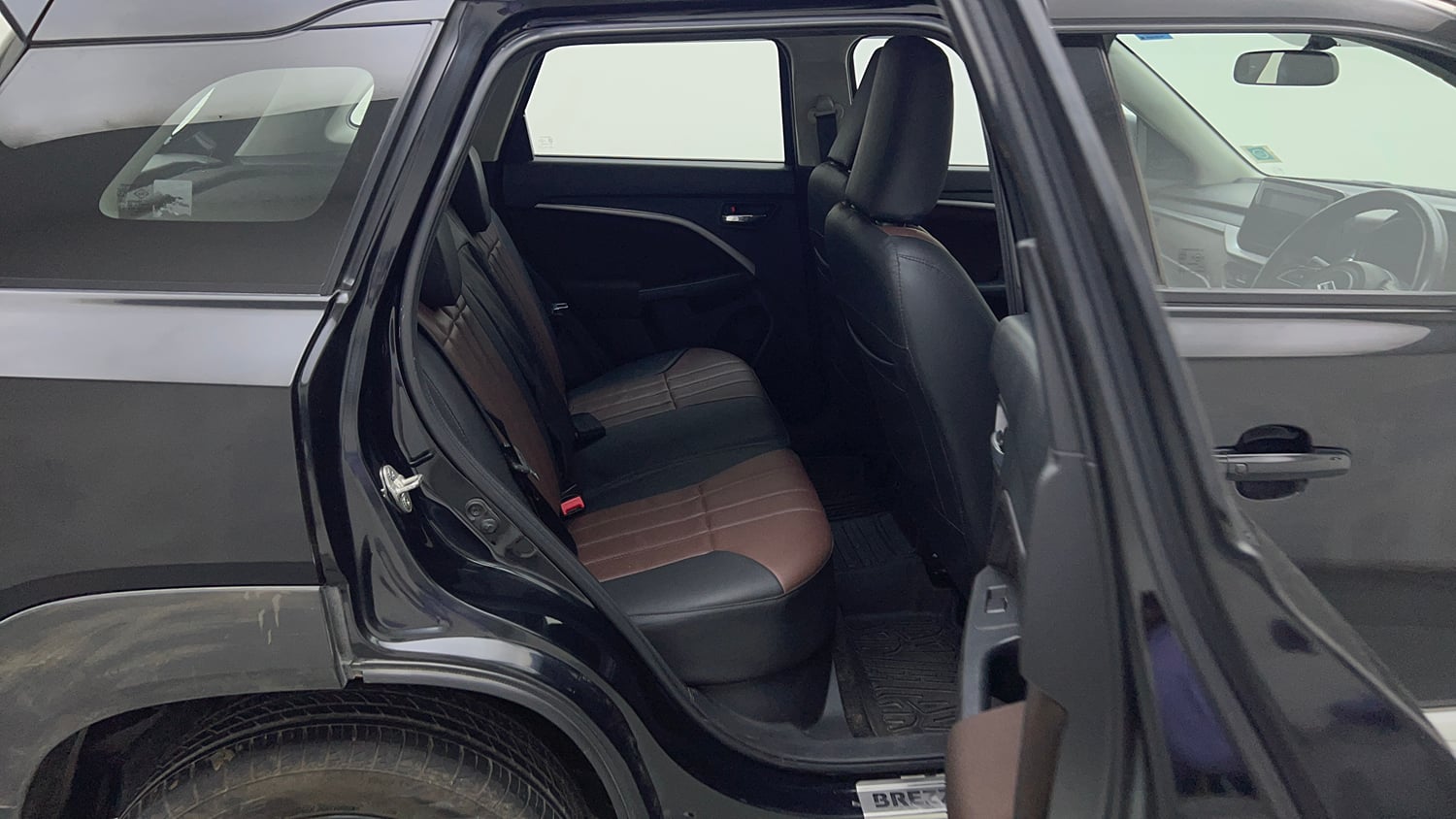 Used 2023 Maruti Suzuki Brezza ZXi AT Petrol Automatic interior RIGHT SIDE REAR DOOR CABIN VIEW