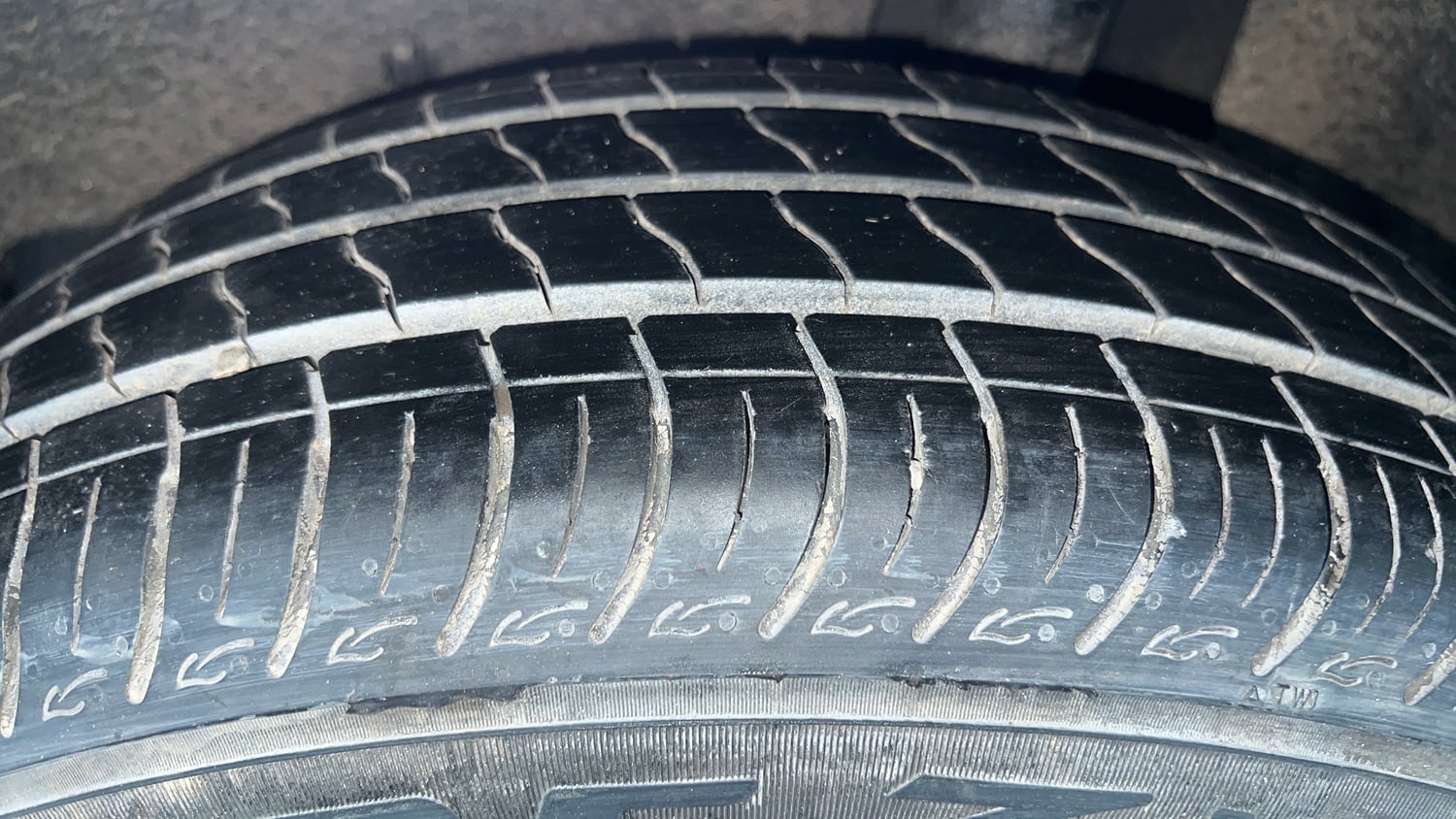 Used 2016 Maruti Suzuki Baleno Delta 1.2 Petrol Manual tyres LEFT REAR TYRE TREAD VIEW