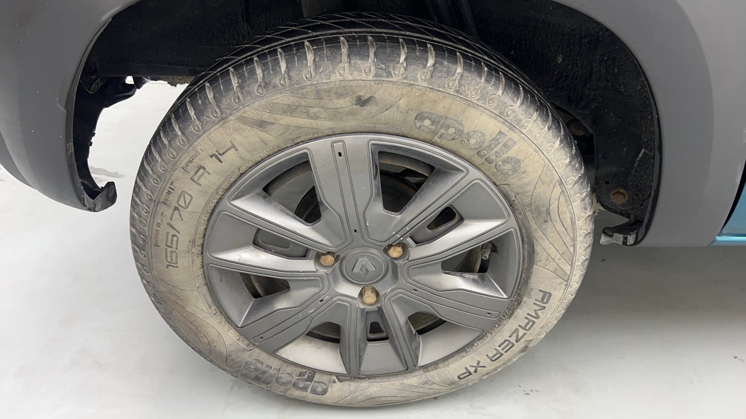 Used 2021 Renault Kwid Neotech RXL Petrol Manual tyres RIGHT REAR TYRE RIM VIEW