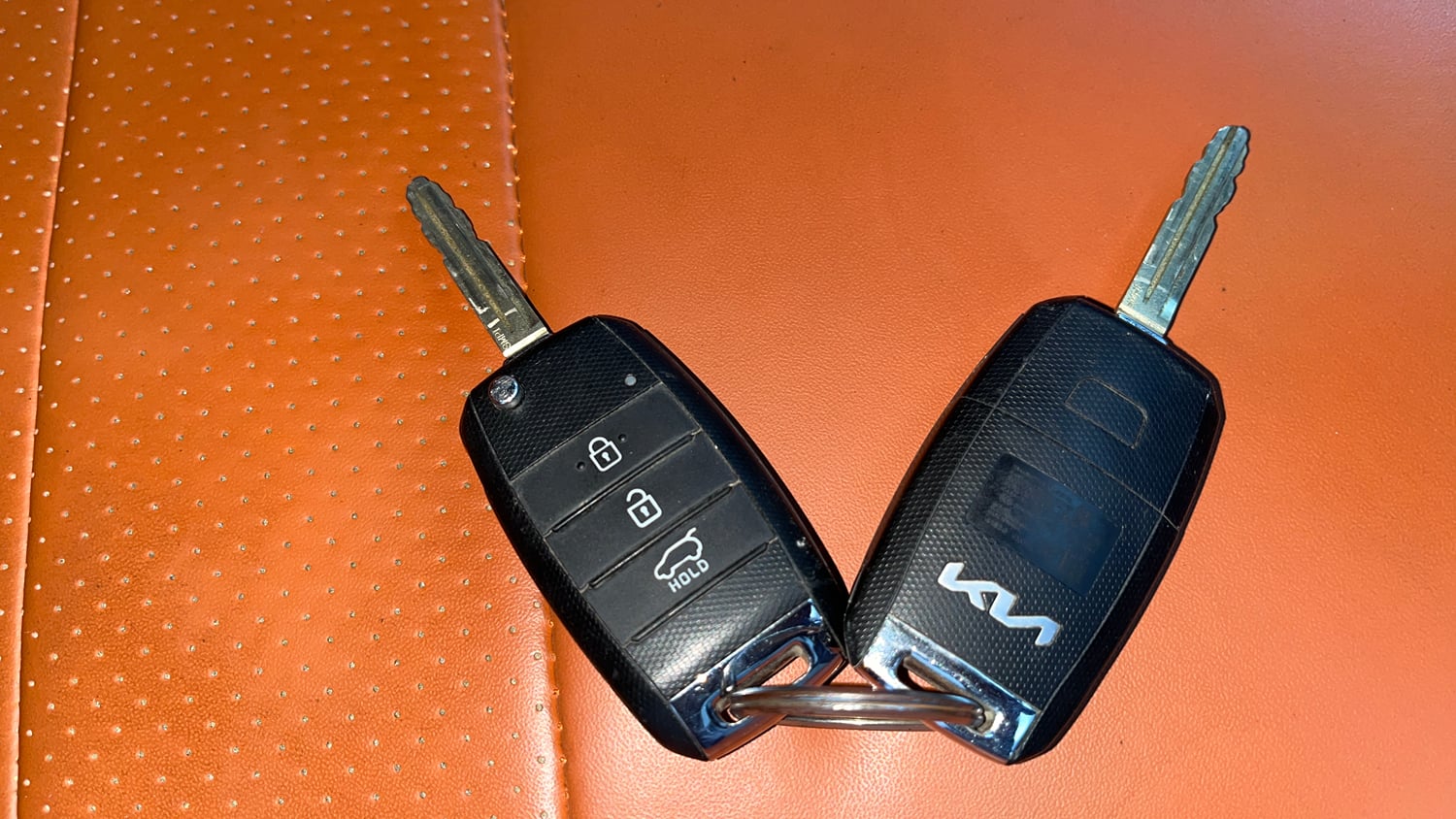 Used 2023 Kia Carens Prestige 1.5 Petrol 7 STR Petrol Manual extra CAR KEY VIEW