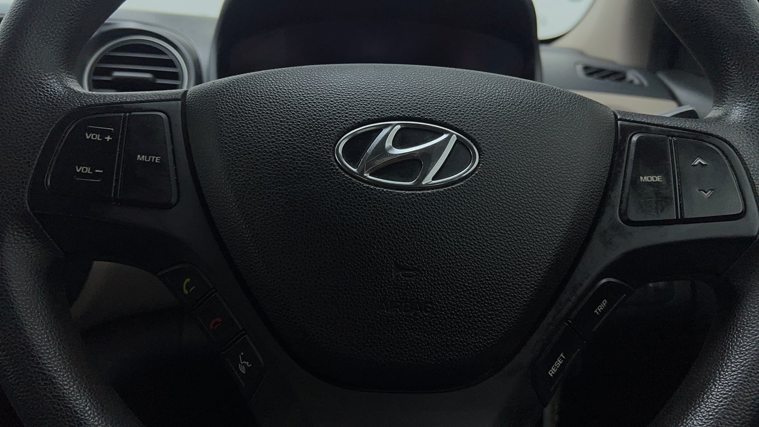 Used 2018 Hyundai Grand i10 Sportz 1.2 Kappa VTVT Petrol Manual top_features Airbags