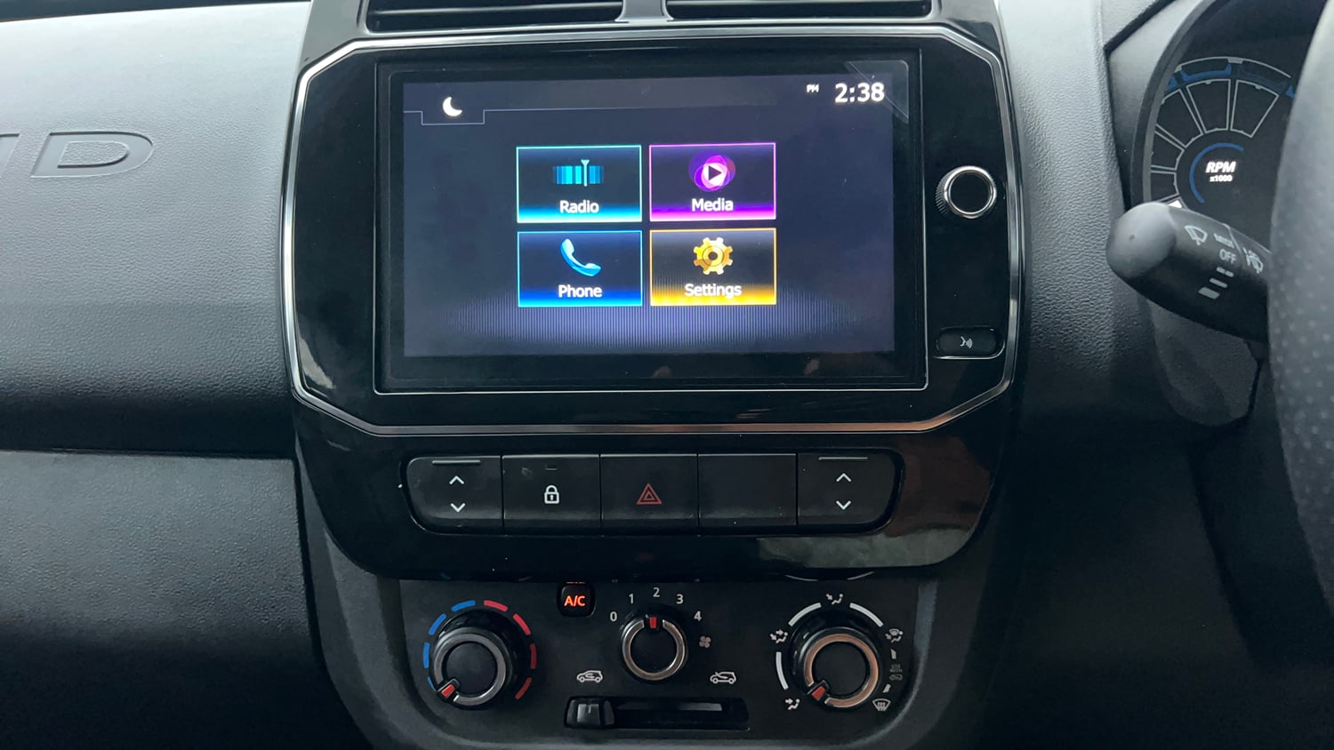 Used 2024 Renault Kwid RXL(O) 1.0L AMT Petrol Automatic interior MUSIC SYSTEM & AC CONTROL VIEW