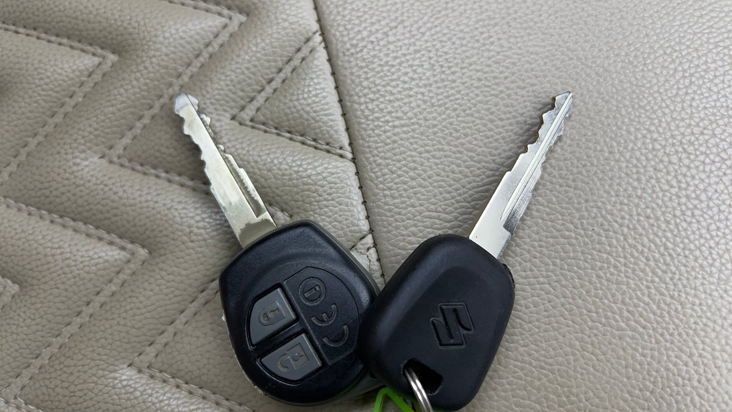 Used 2018 Maruti Suzuki Dzire VXi Petrol Manual extra CAR KEY VIEW