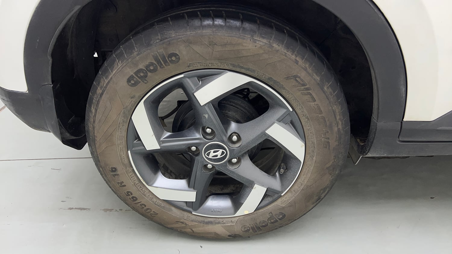 Used 2019 hyundai Venue SX 1.0 (O) Turbo Petrol Petrol Manual tyres RIGHT REAR TYRE RIM VIEW