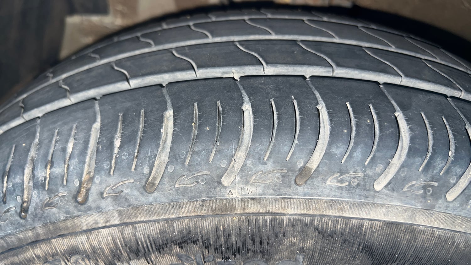 Used 2018 Maruti Suzuki Ertiga VXI CNG (Outside Fitted) Cng Manual tyres LEFT FRONT TYRE TREAD VIEW