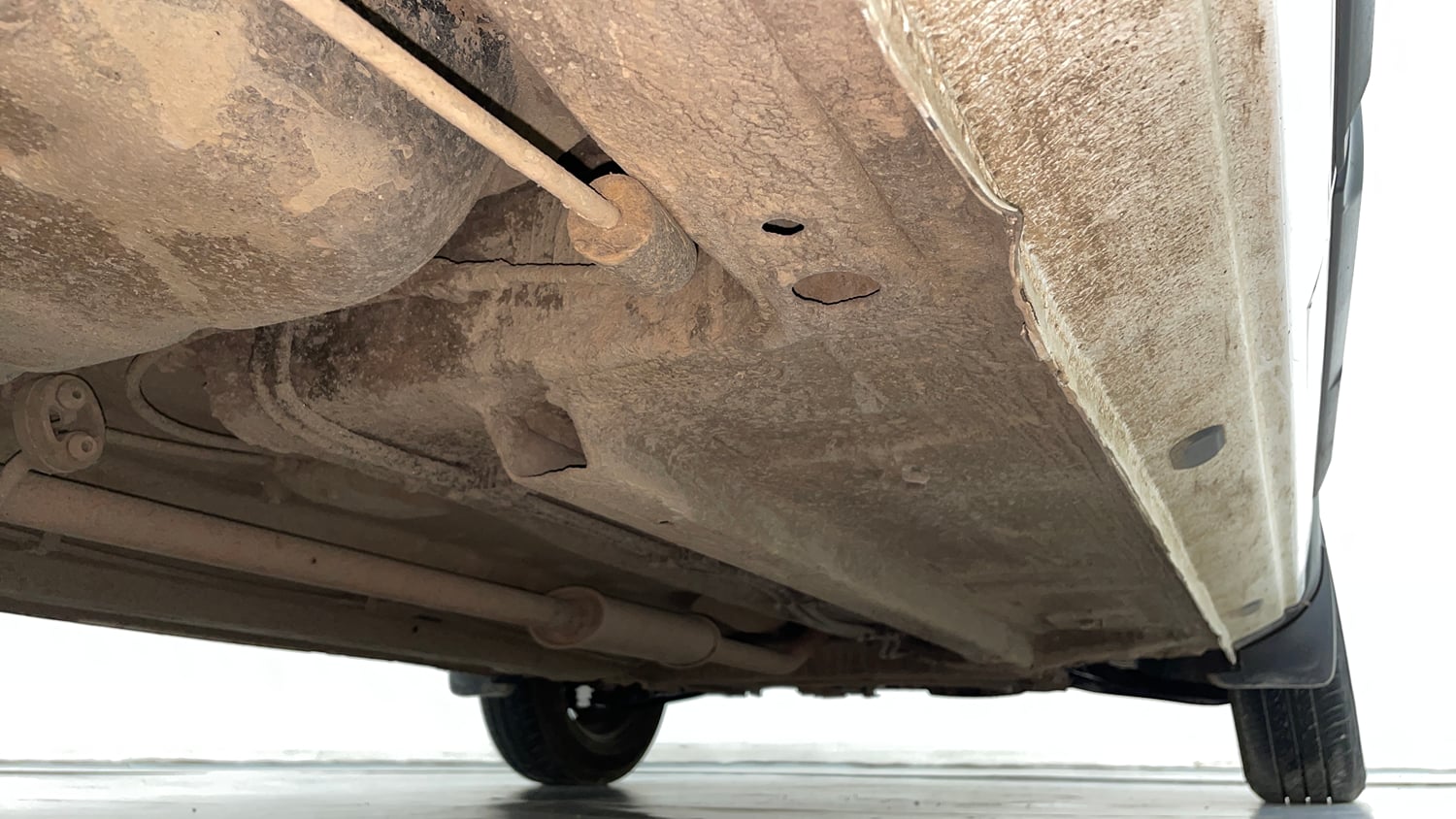 Used 2022 Renault Kwid RXT 1.0 AMT (O) Petrol Automatic extra REAR RIGHT UNDERBODY VIEW