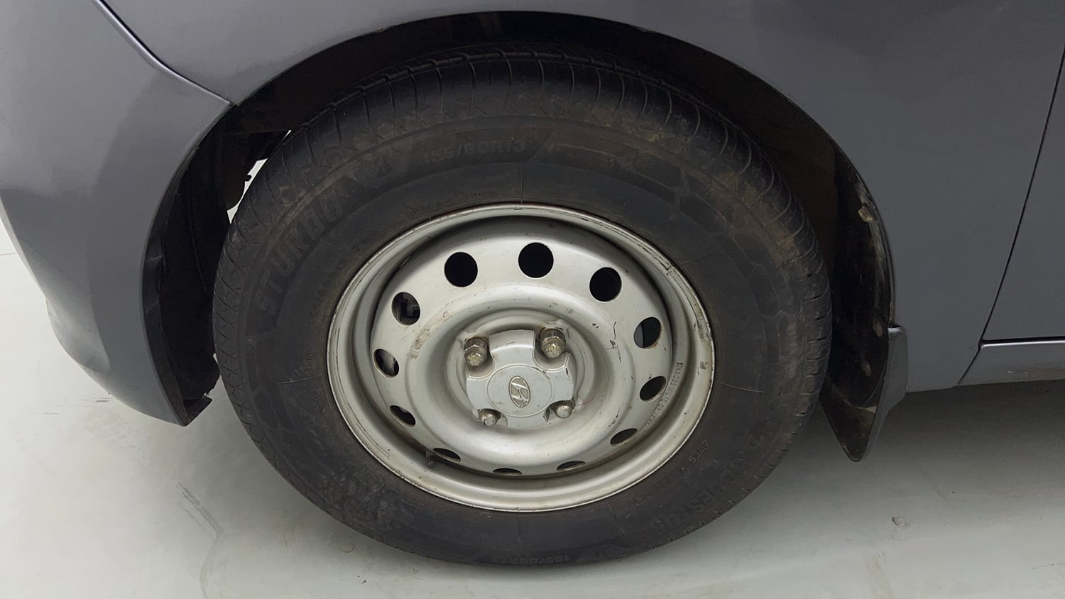 Used 2014 Hyundai i10 Magna 1.1 iRDE2 Petrol Manual tyres LEFT FRONT TYRE RIM VIEW