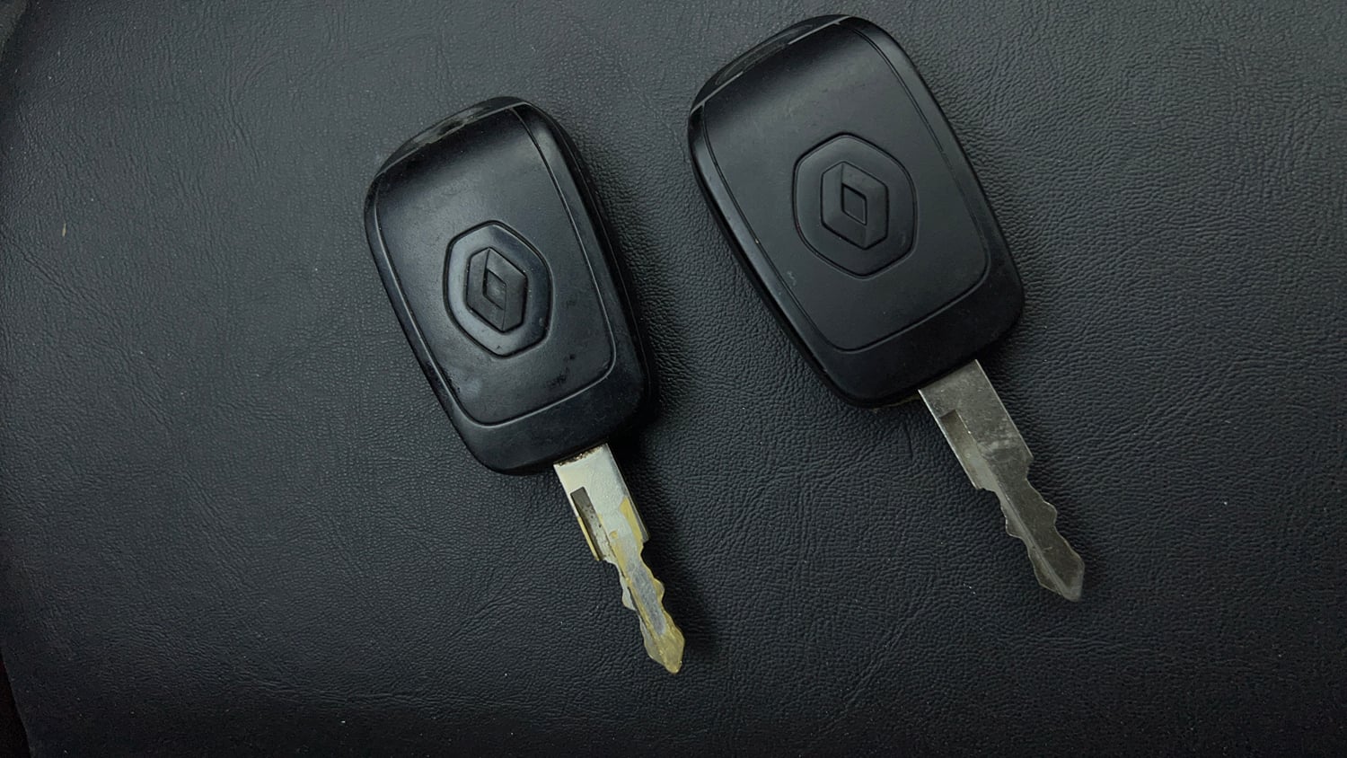 Used 2020 Renault Kwid RXT Opt Petrol Manual extra CAR KEY VIEW