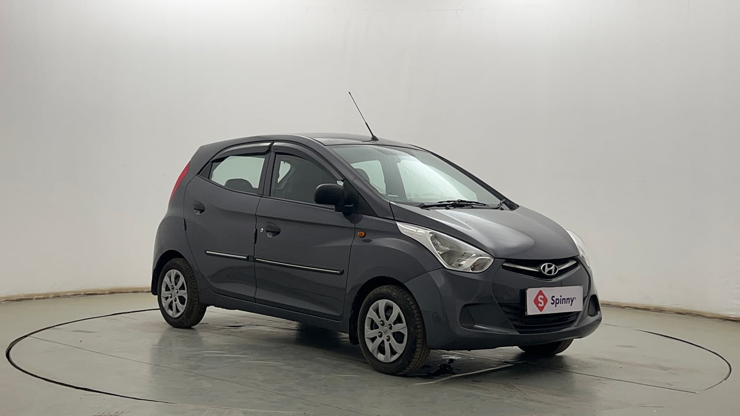 Used 2016 Hyundai Eon Magna + Petrol Manual exterior RIGHT FRONT CORNER VIEW