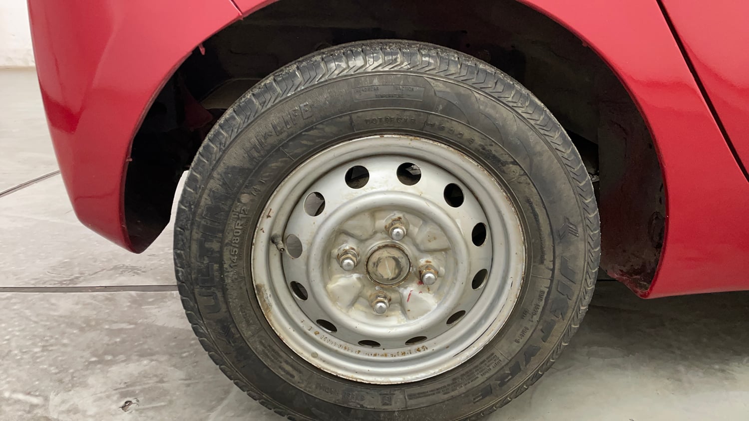Used 2015 Hyundai Eon D-Lite + Petrol Manual tyres RIGHT REAR TYRE RIM VIEW