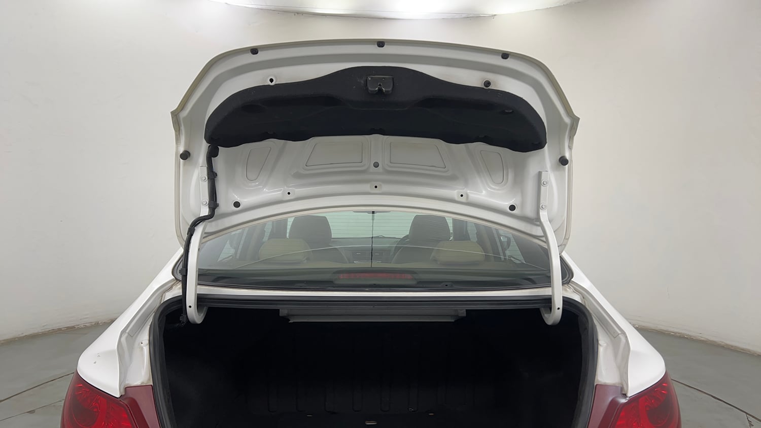Used 2014 Hyundai Verna Fluidic 1.6 VTVT SX Petrol Manual interior DICKY DOOR OPEN VIEW