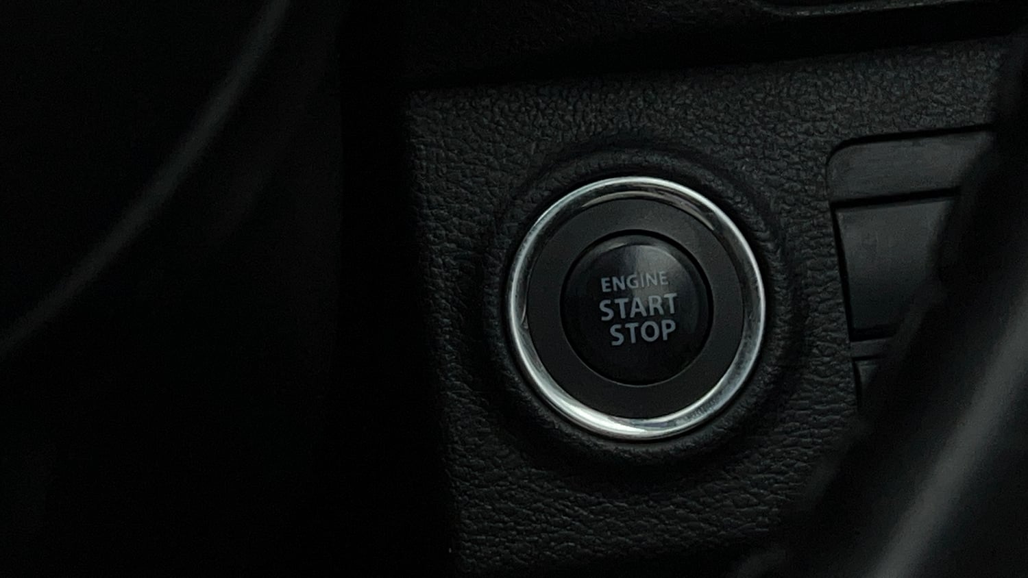 Used 2023 Maruti Suzuki Brezza ZXi AT Petrol Automatic top_features Keyless start