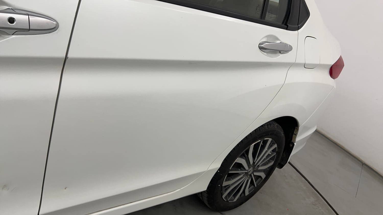 Used 2018 Honda City VX CVT Petrol Petrol Automatic dents MINOR SCRATCH