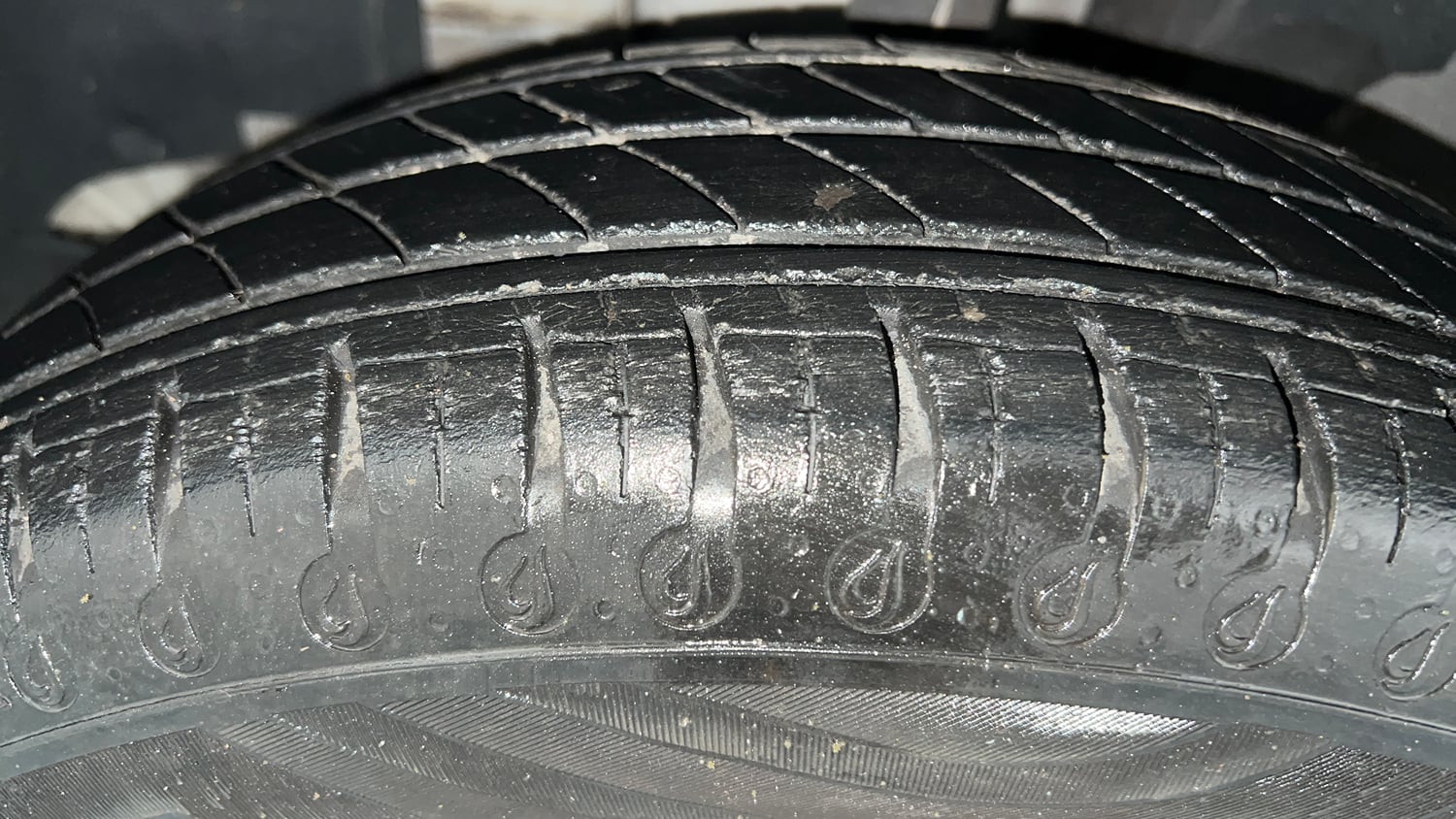 Used 2021 Renault Kwid RXT Petrol Manual tyres LEFT FRONT TYRE TREAD VIEW