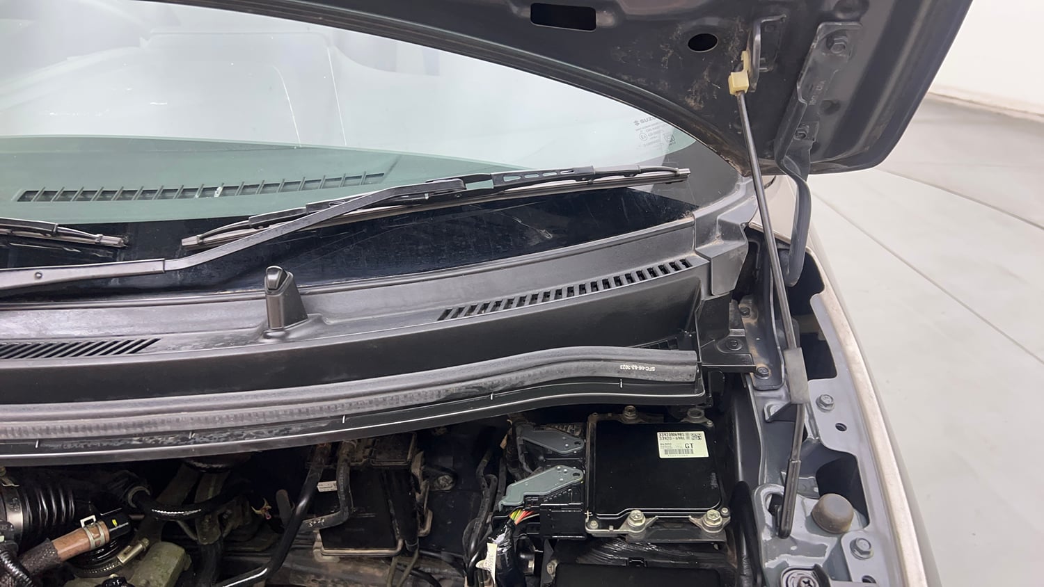 Used 2023 Maruti Suzuki Wagon R VXI 1.0 Petrol Manual engine ENGINE LEFT SIDE HINGE & APRON VIEW