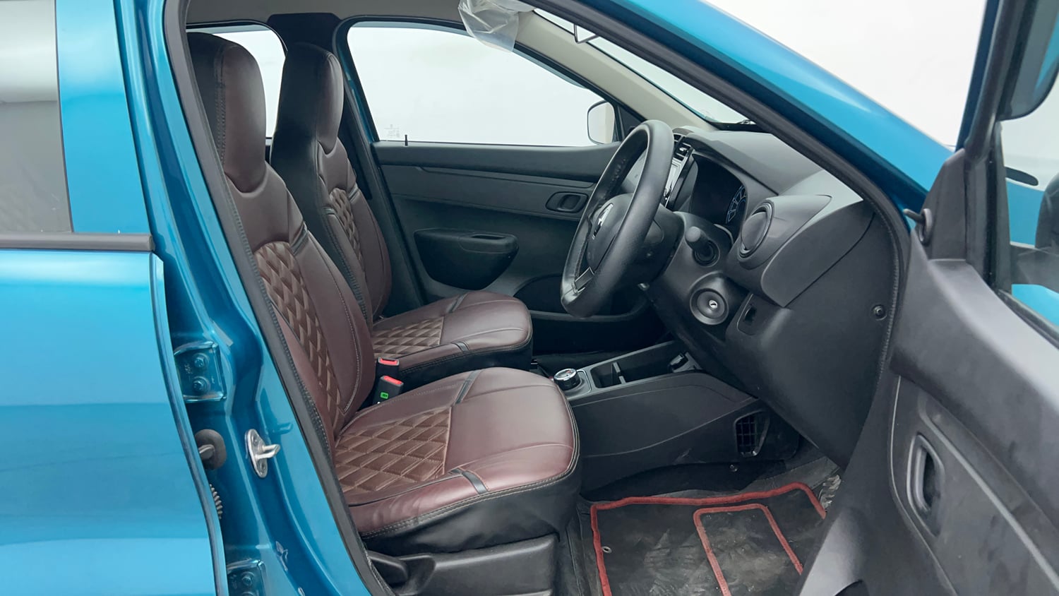 Used 2024 Renault Kwid RXL(O) 1.0L AMT Petrol Automatic interior RIGHT SIDE FRONT DOOR CABIN VIEW