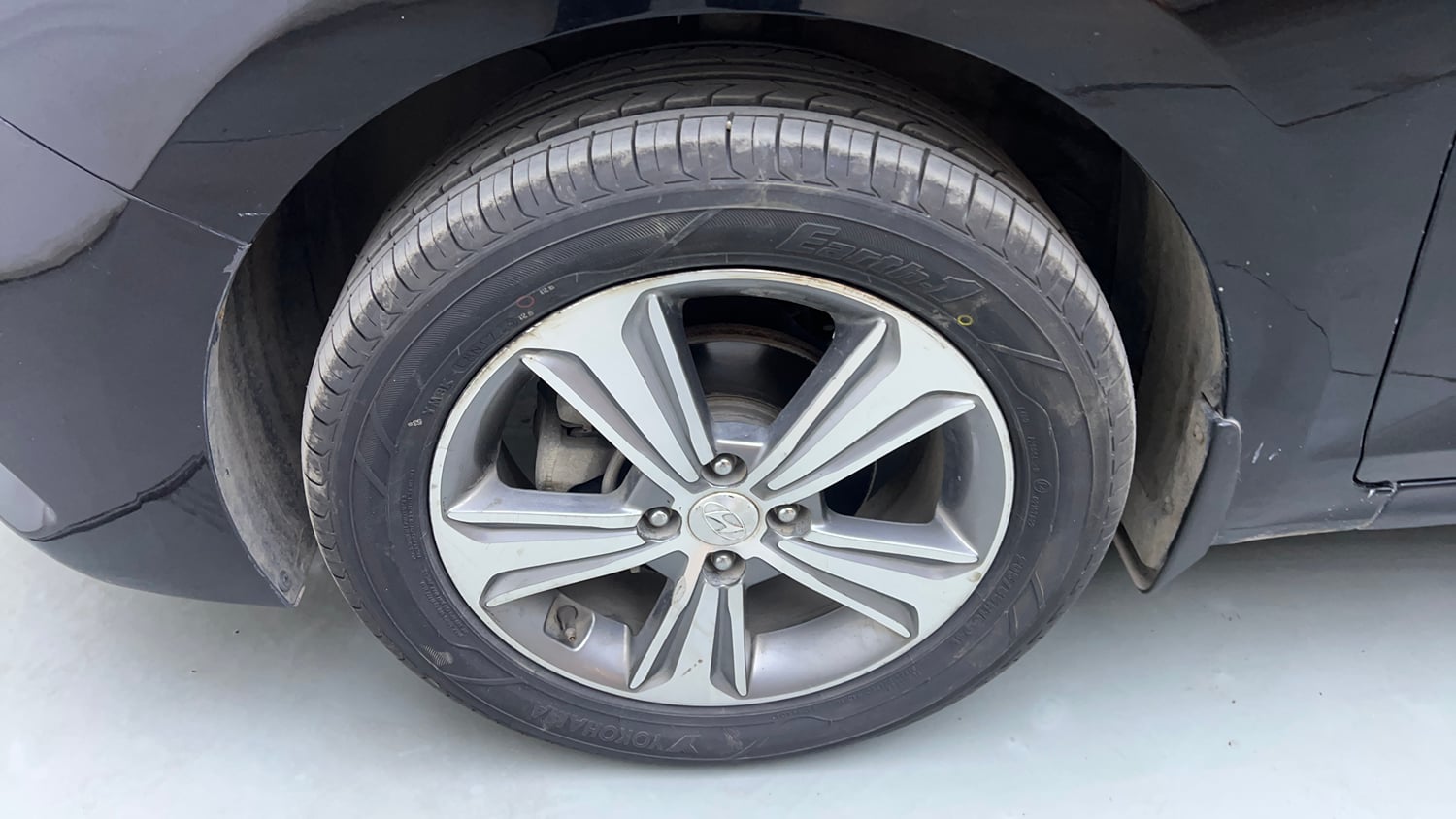 Used 2018 Hyundai Verna SX (O) 1.6 VTVT AT Petrol Automatic tyres LEFT FRONT TYRE RIM VIEW