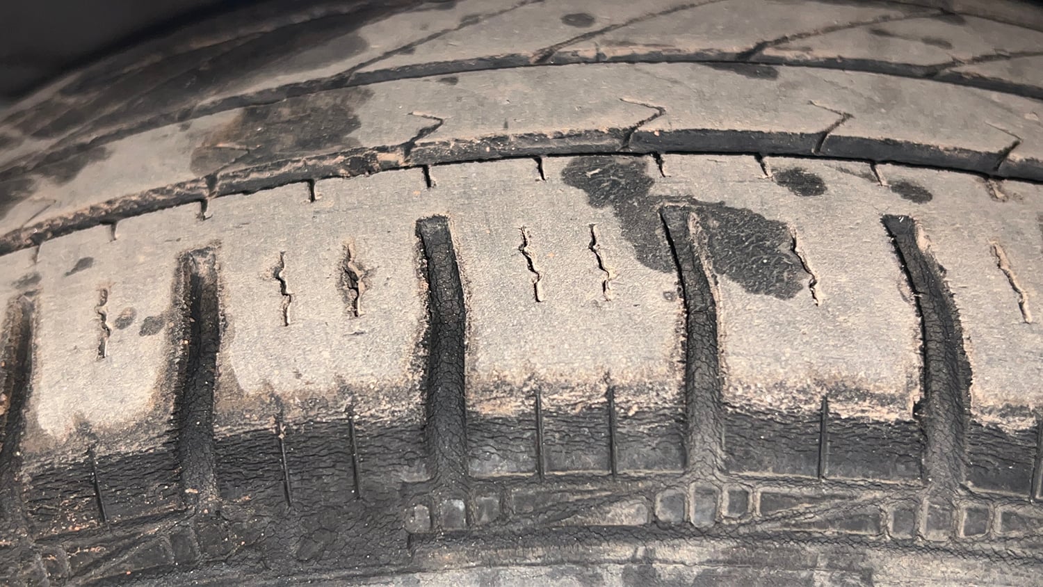 Used 2017 Honda Amaze 1.2 S i-VTEC Opt Petrol Manual tyres LEFT FRONT TYRE TREAD VIEW