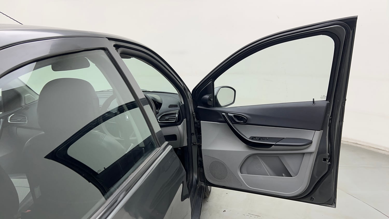 Used 2020 Tata Tiago XT Petrol Manual interior RIGHT FRONT DOOR OPEN VIEW