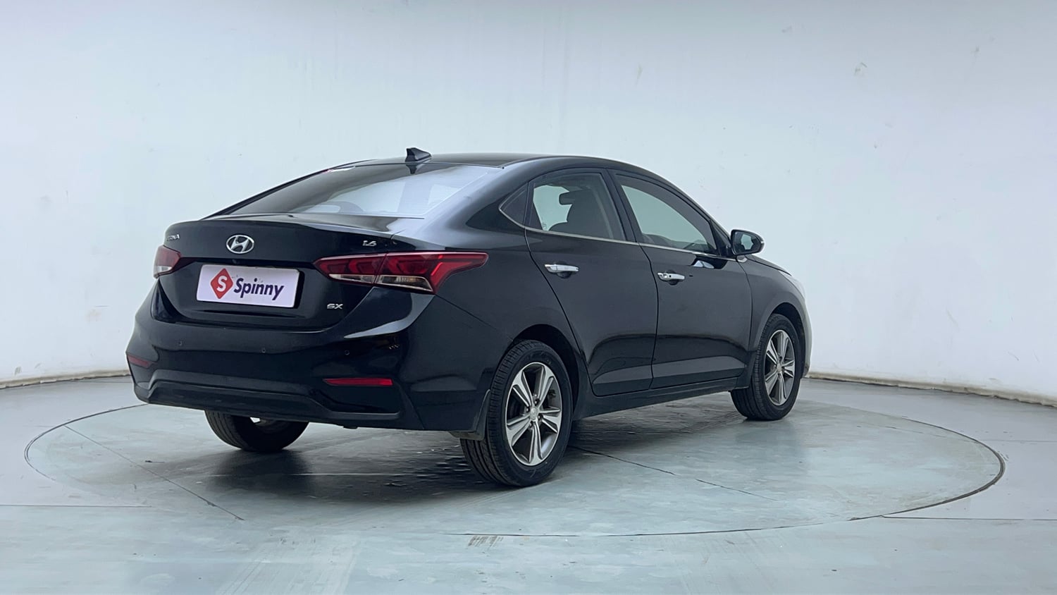 Used 2018 Hyundai Verna SX (O) 1.6 VTVT AT Petrol Automatic exterior RIGHT REAR CORNER VIEW