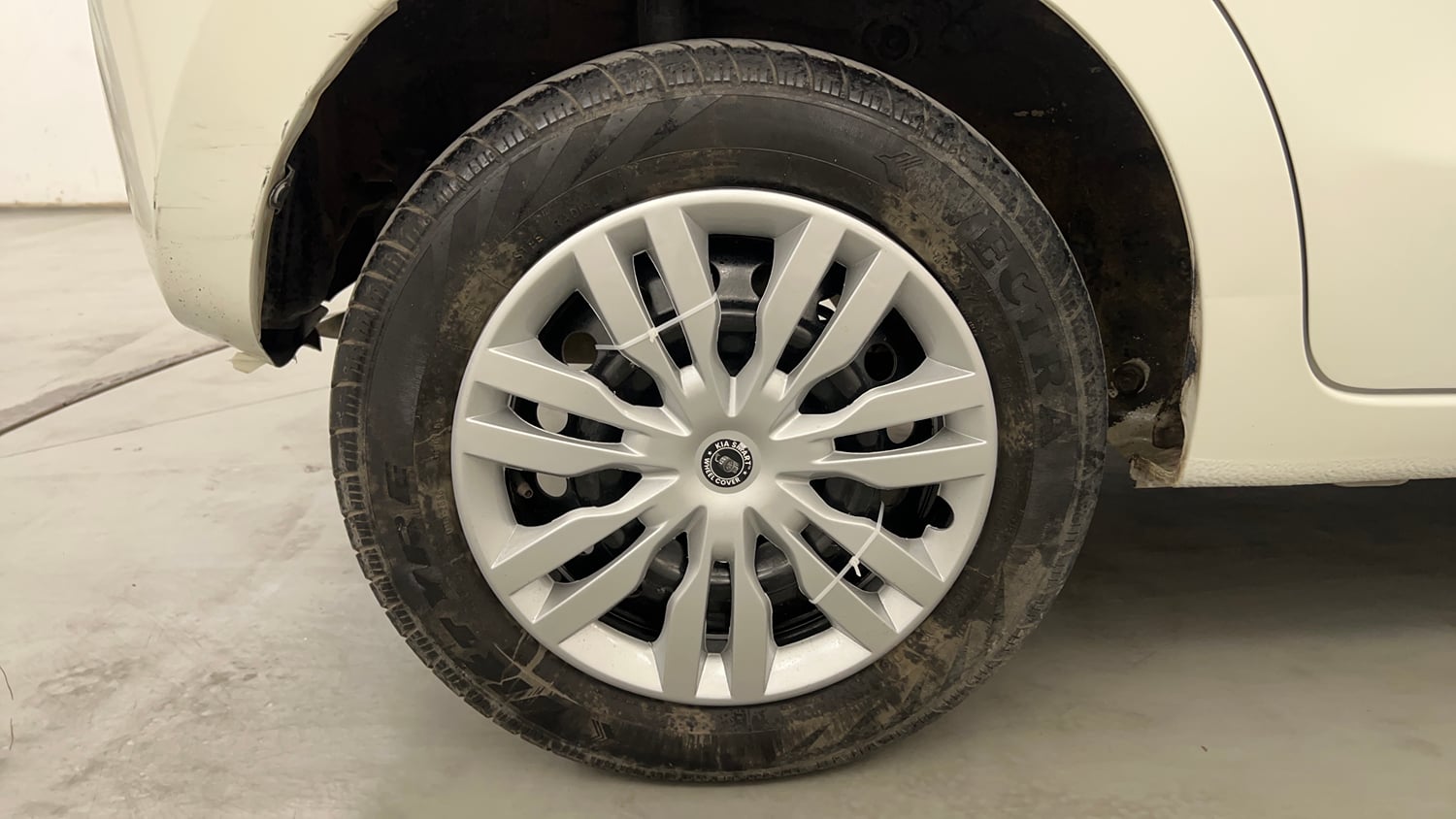 Used 2015 Maruti Suzuki Celerio VXi AMT Petrol Automatic tyres RIGHT REAR TYRE RIM VIEW
